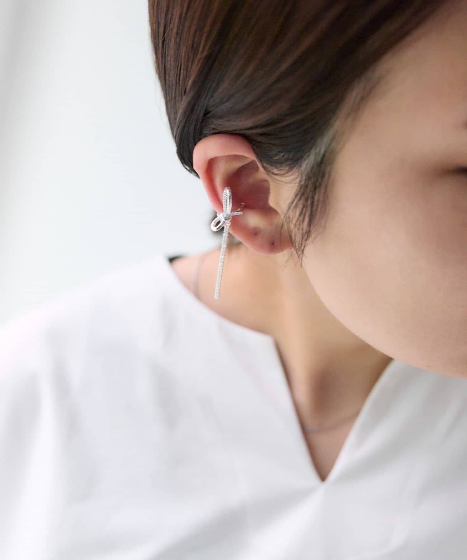 ear PAPILLONNER(イア パピヨネ) 《スターリングシルバー使用》ダイヤレーンリボンイヤーカフ