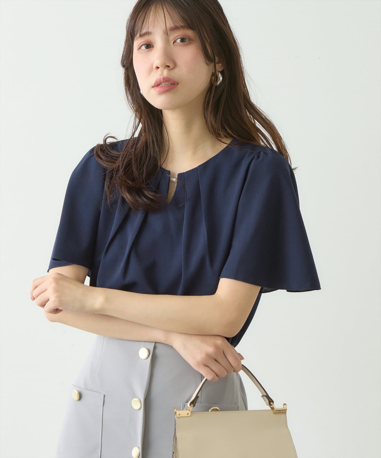 natural couture(ナチュラルクチュール) 取りはずしチャーム2種類付きブラウス