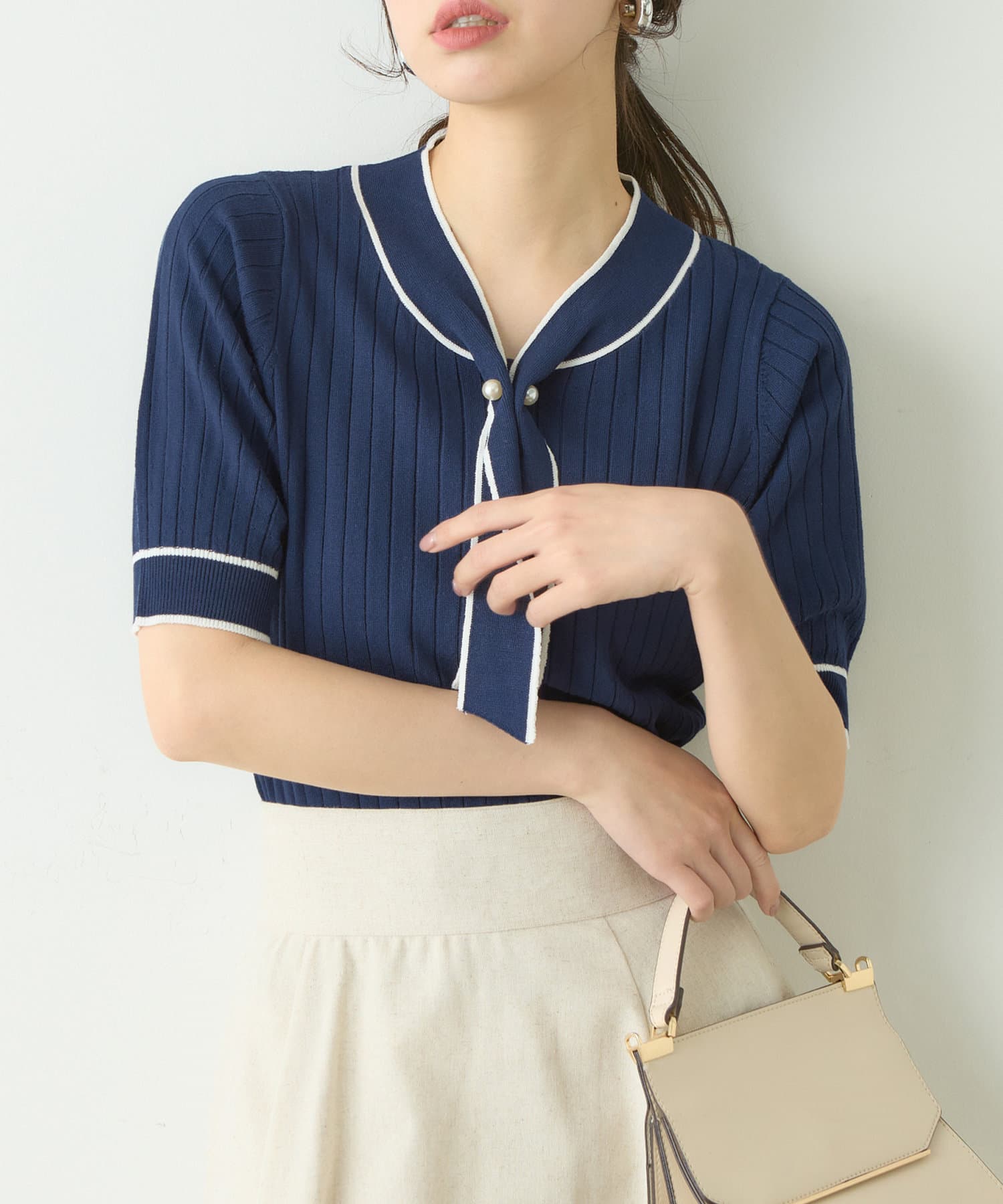natural couture(ナチュラルクチュール) パール付きボウタイバイカラーニット