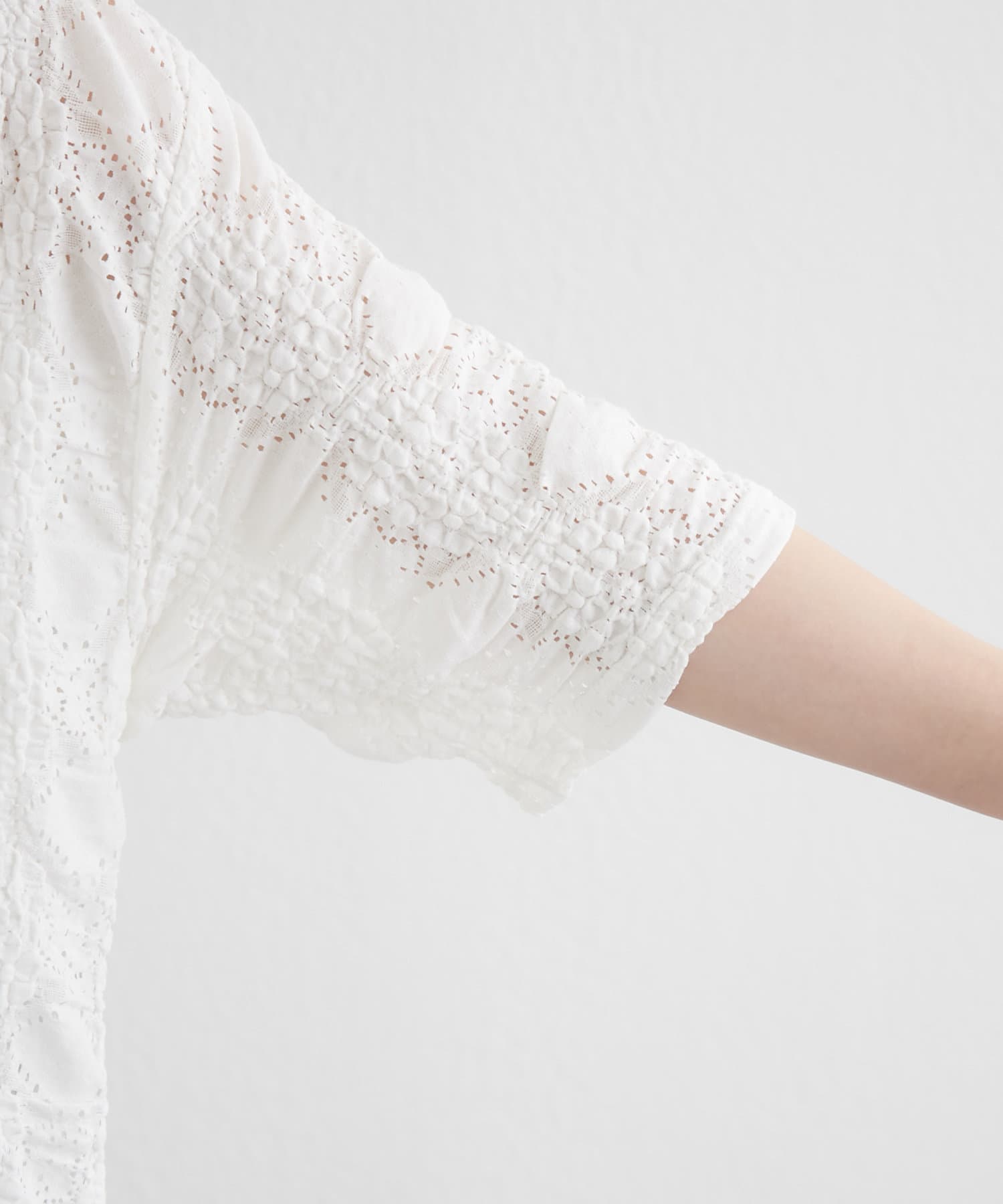 Remind me and forever(リマインドミーアンドフォーエバー) 【NAO】柔らかな凹凸素材が着心地◎カットワークレースBIGTシャツ