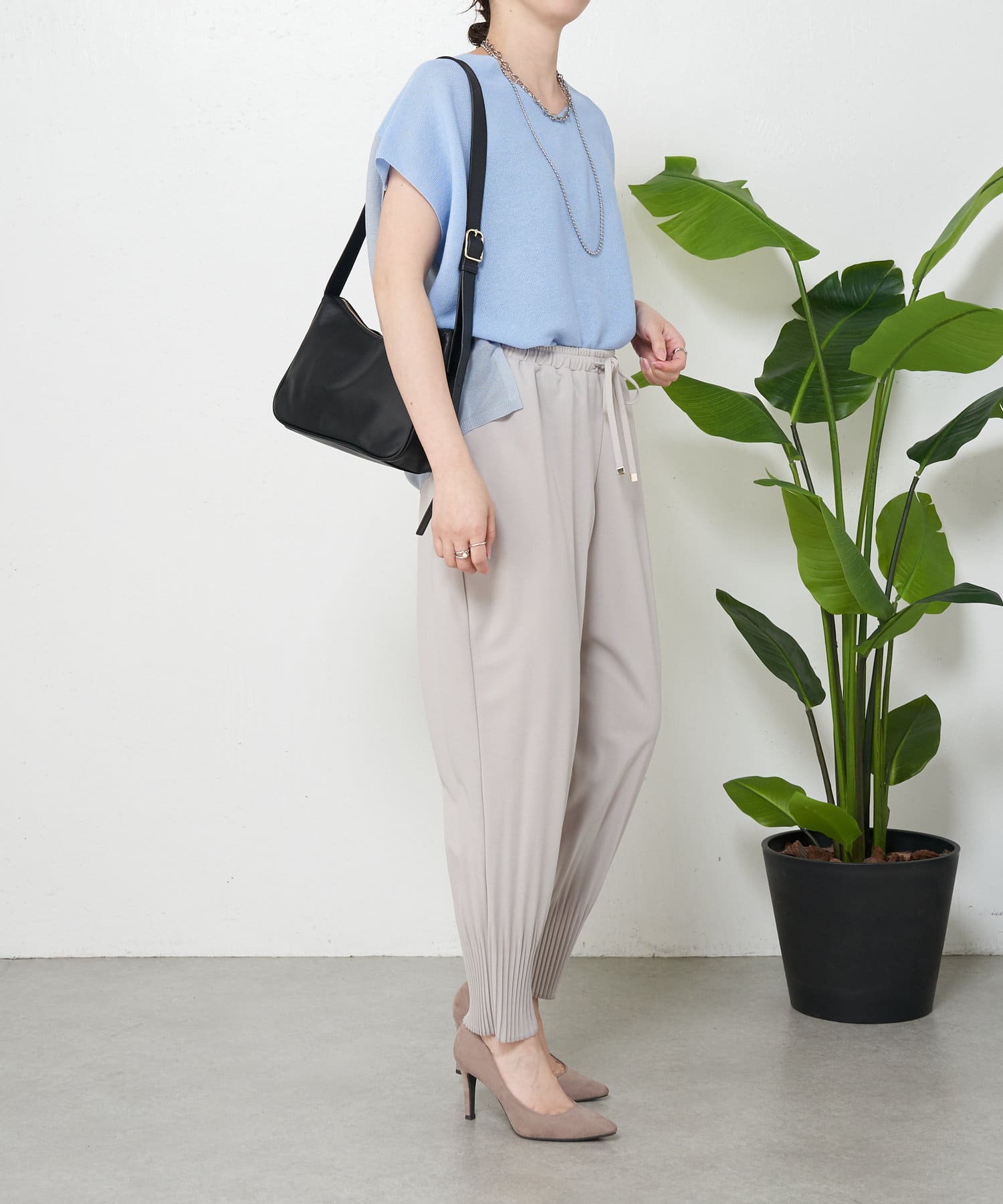 新品　今季　ジェナエスパスメルヴェイユ　ボンディングプリーツパンツ　ブラック Jena espace merveilleux｜ジェナ エスパスメルヴェイユのパンツ