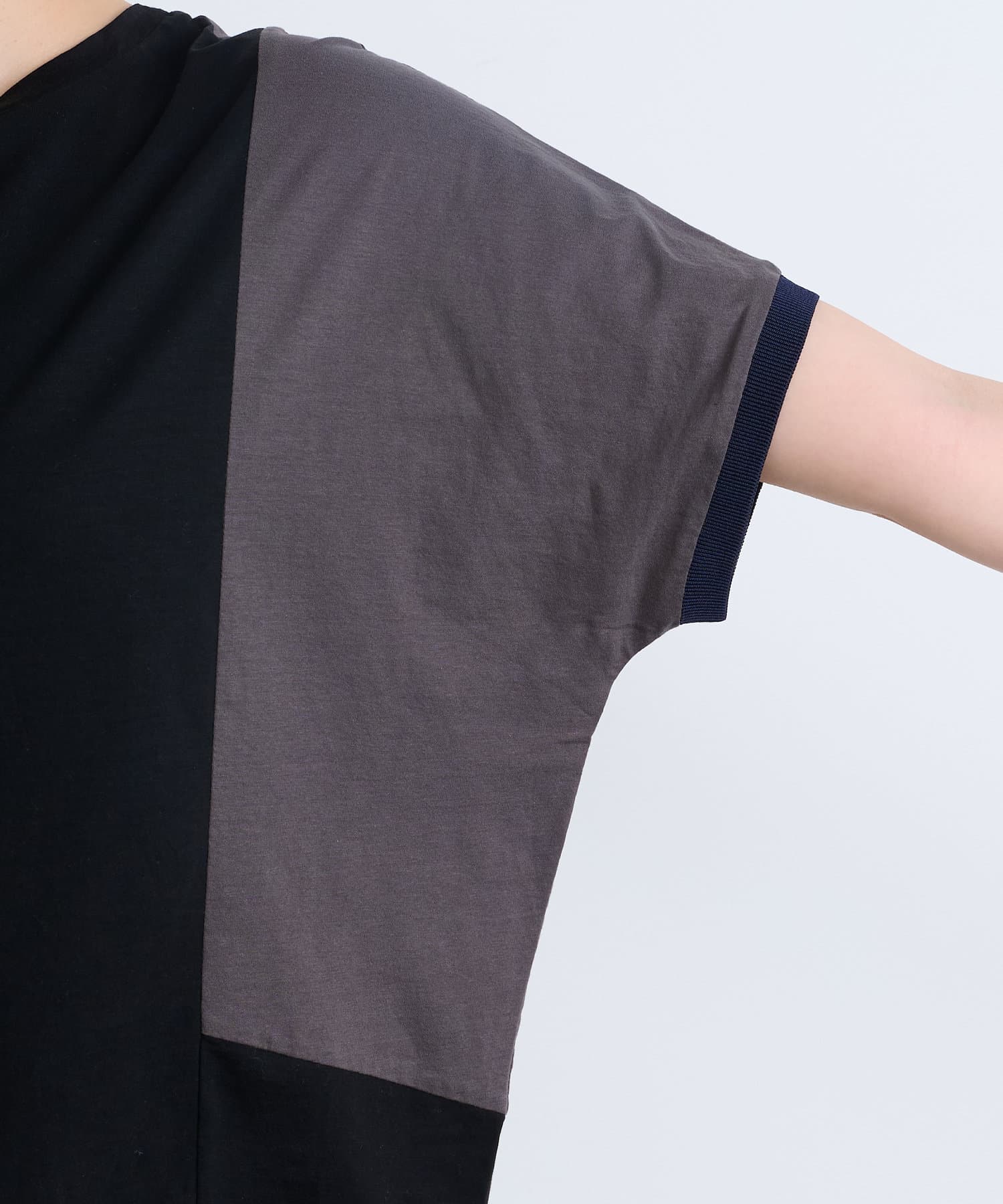 Jena　espace merveilleux(ジェナ　エスパスメルヴェイユ) 【体型カバー／1枚で決まる配色Tシャツ】バックライン配色カットソー