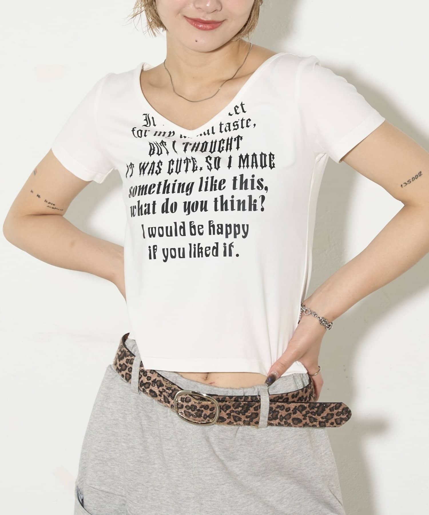 メッセージVネックTEE | WHO'S WHO gallery(フーズフー