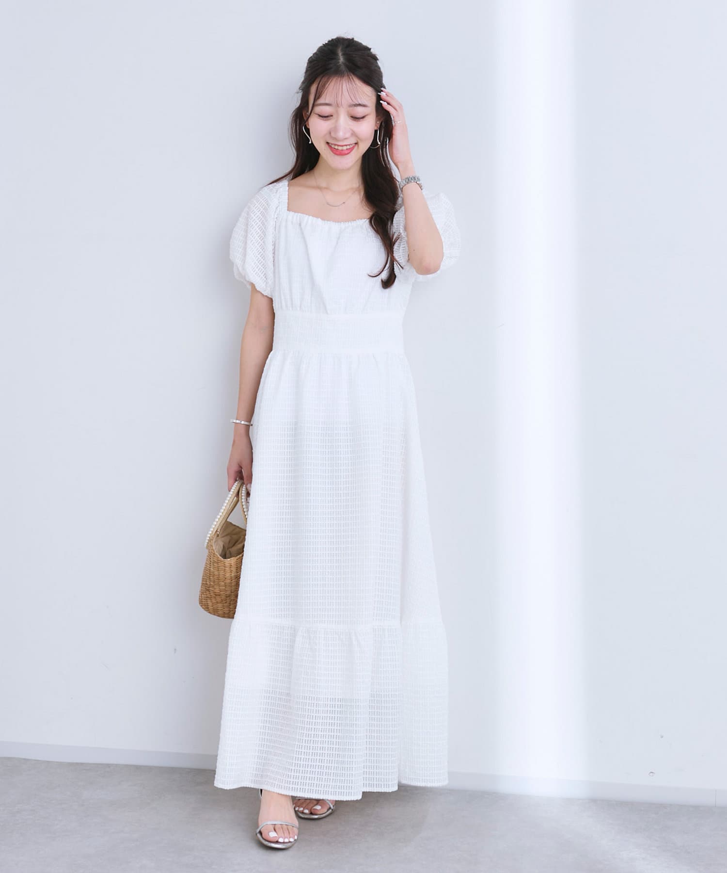 女子力UPが叶う華やぎワンピース●デザイン可愛らしさと上品さを兼ね備えたロングワンピースです。トレンドのシアー感のある程よくハリのある素材で、美しいシルエットを保ちます。オフショルにもできる2WAY仕