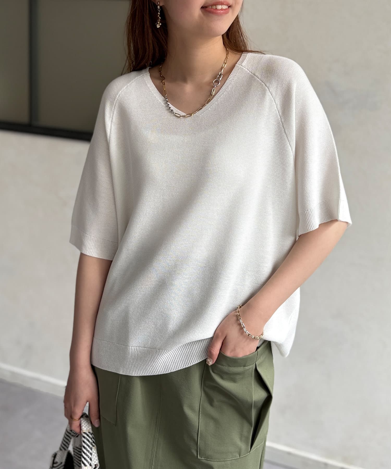 ゆるっとしたシルエットの大人ニット■pointさらさらとした心地良い肌触りで着心地抜群！体のラインを拾わないゆったりとしたサイズ感で体形カバーも◎Vネックでデコルテが綺麗にみえて、スッキリと着ていただ