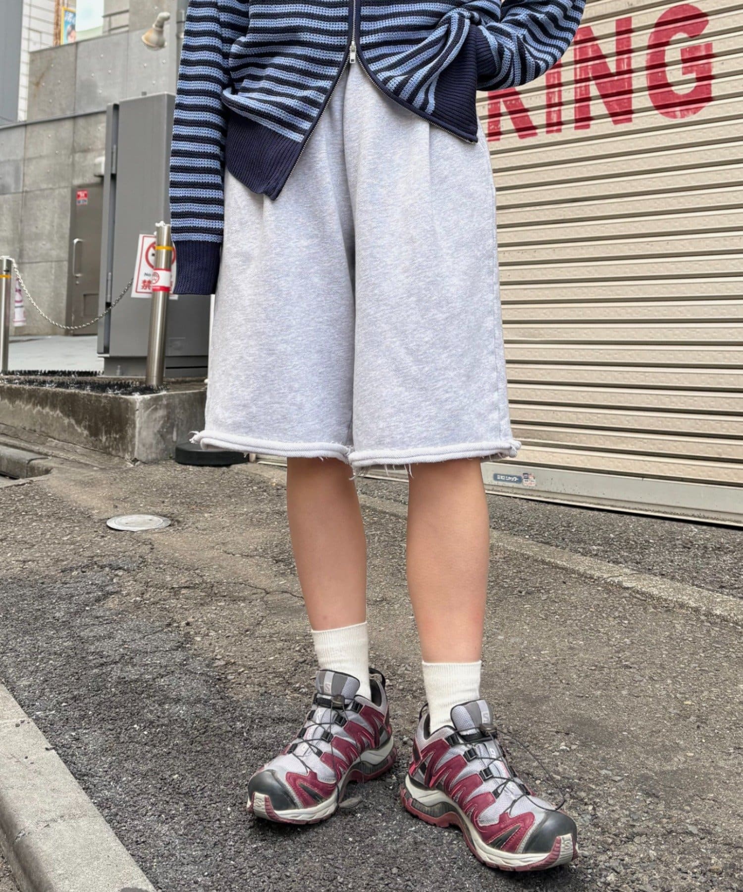 履くだけでトレンドライクに♩"楽ちん×おしゃれ見え"が叶うスウェットパンツ■デザインリラックス感がありつつ、ストリートっぽさが出せるスウェットパンツ。ゆるっとした膝下丈なので、露出