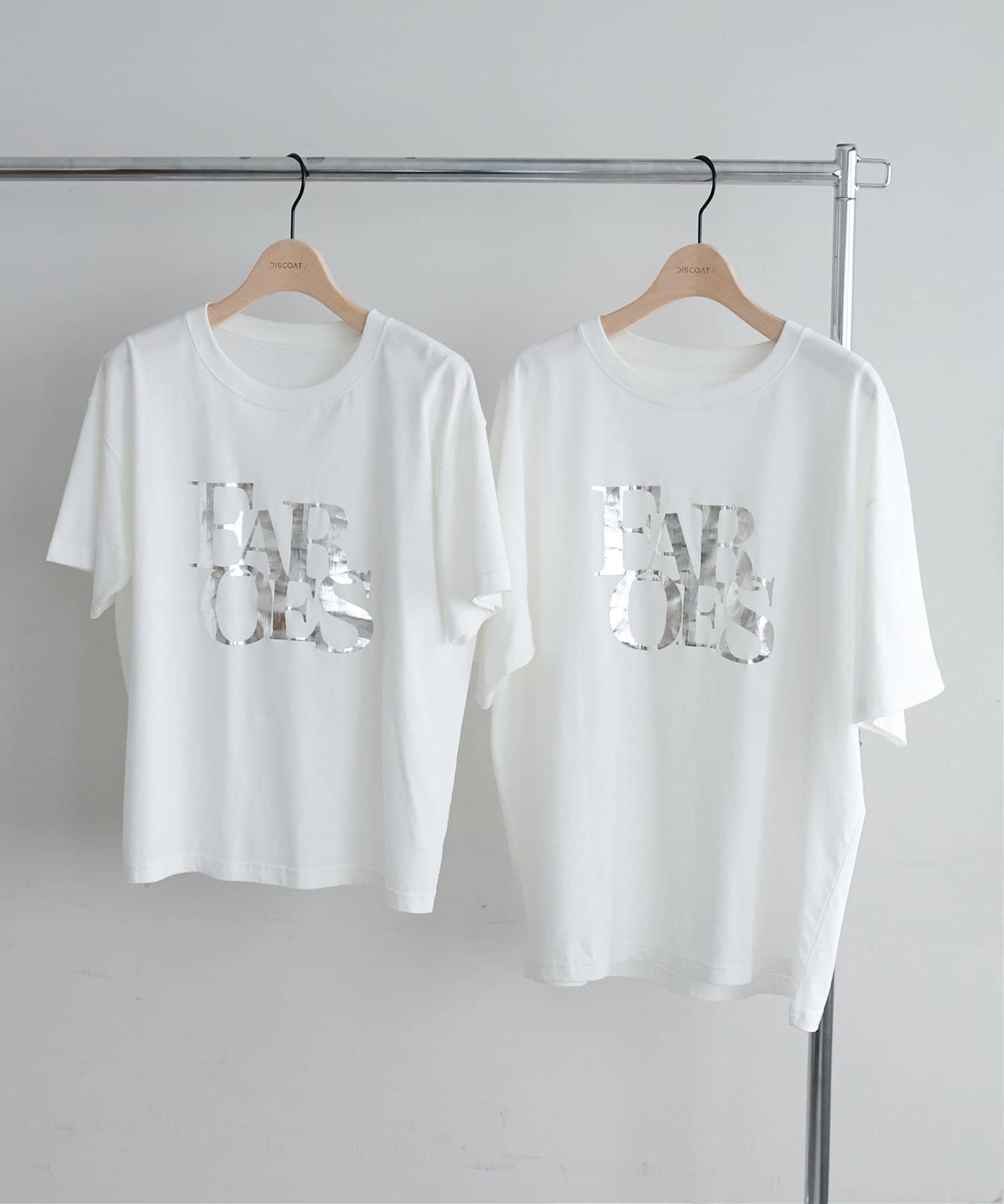 DISCOAT(ディスコート) 【ユニセックス】ヒビワレロゴ箔プリントTシャツ