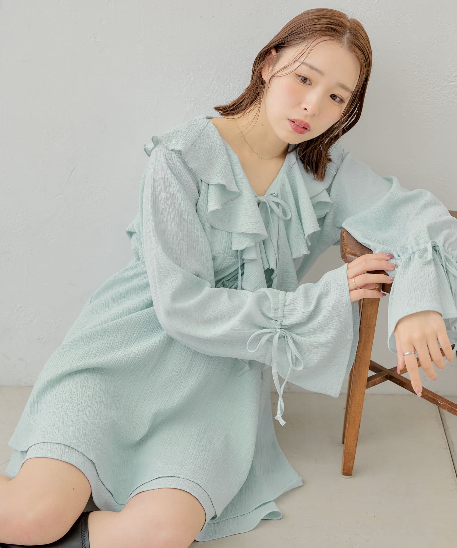 【再入荷】 Chico】フリルデザインミニワンピース OUTLET(アウトレット | ワンピース