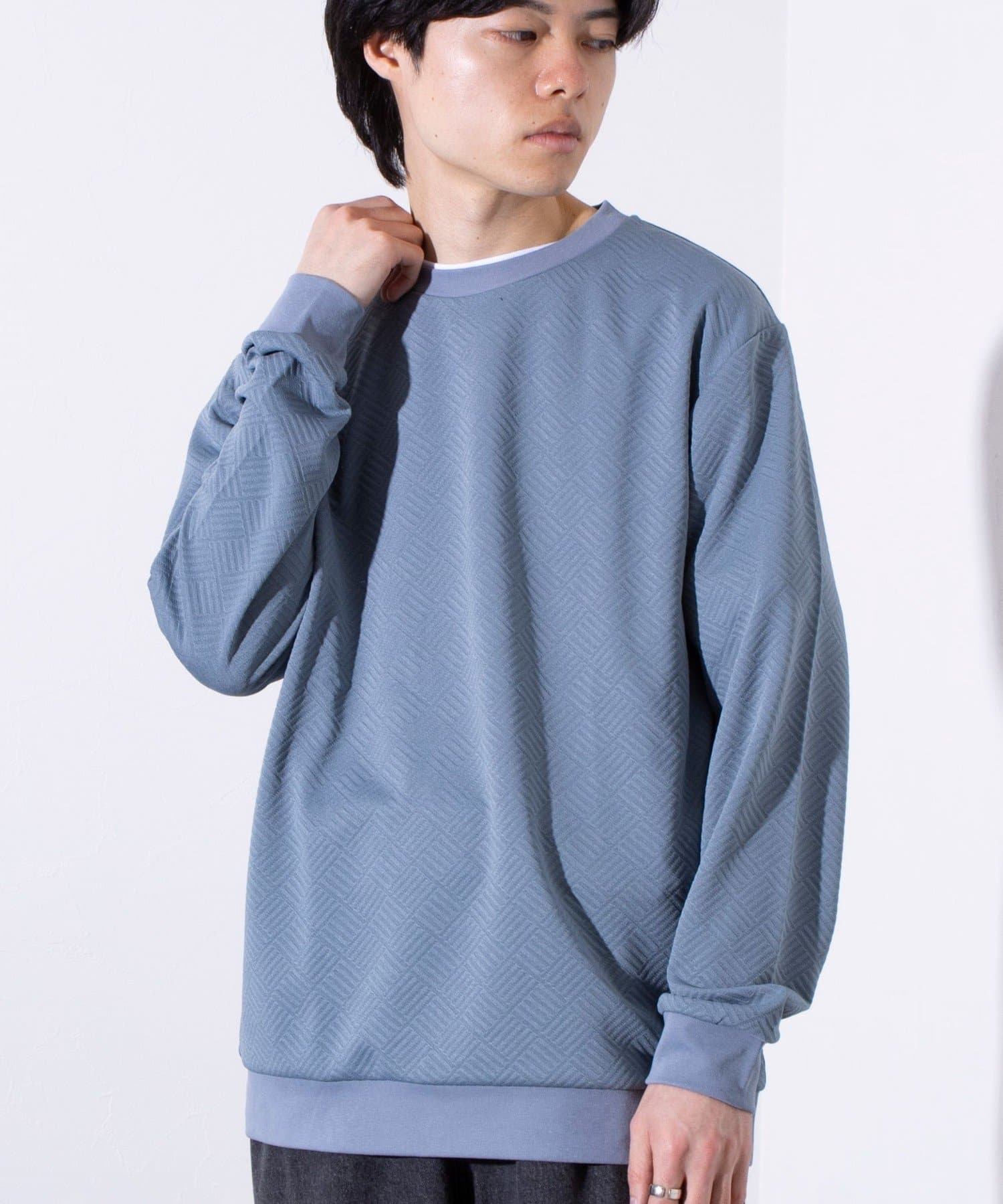 GLOSTERでは定番のリンクス長袖Ｔシャツ程よいハリ感としなやかさを併せ持つリンクスの生地に、全体にデザインを巡らせることで品よく印象付けたクルーネック長袖Tシャツ。上品なデザインや微光沢感が虜にな