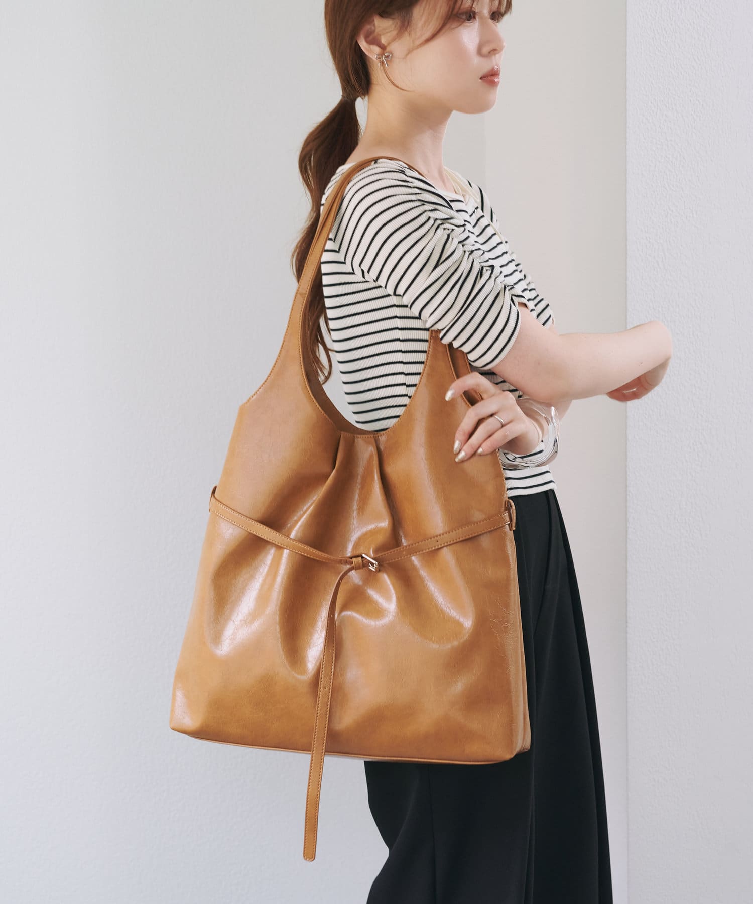 ベルトスエードトートバッグ Belt Buckle Matte Suede Leather Tote Shoulder Bag ベルト