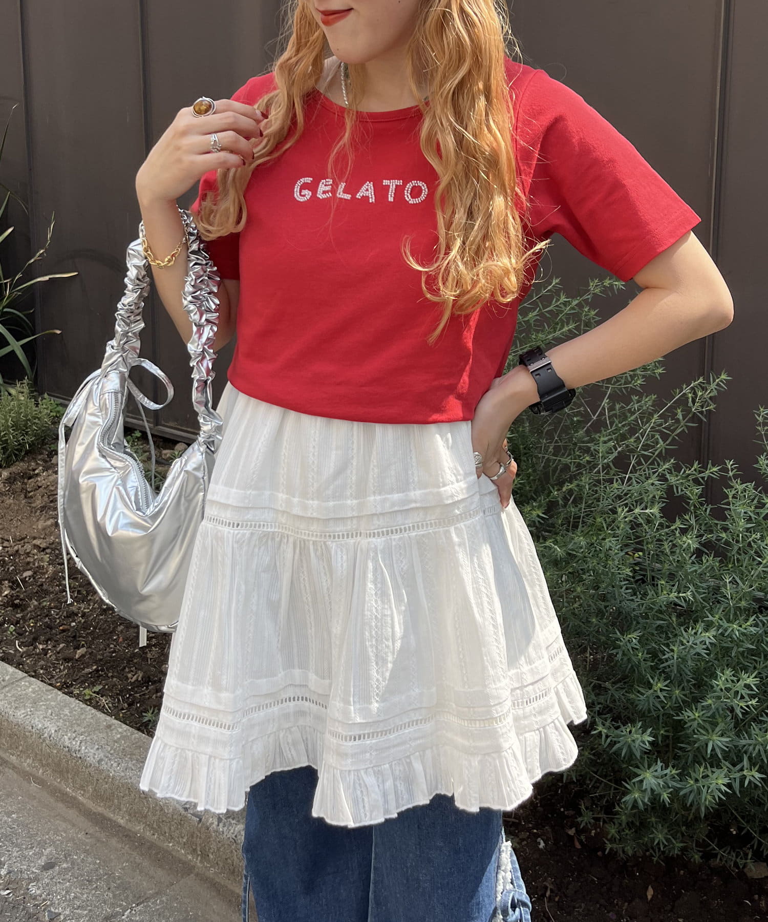 どんなコーディネートにも相性抜群Tシャツ！▼デザイン・胸元のさりげないビーズ刺繍がポイント♡・主張が控えめなので幅広いスタイルにも取り入れやすいのが嬉しいポイント！・綿100％の柔らかな肌触りの生地で