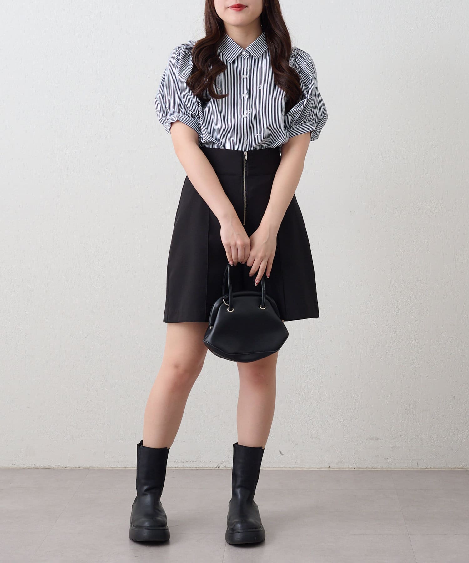 NICE CLAUP / OLIVE des OLIVE OUTLET(ナイスクラップ  / オリーブ デ オリーブ アウトレット) 【RMAF】【ガーリー好きさんにオススメ】リボン刺しゅうブラウス