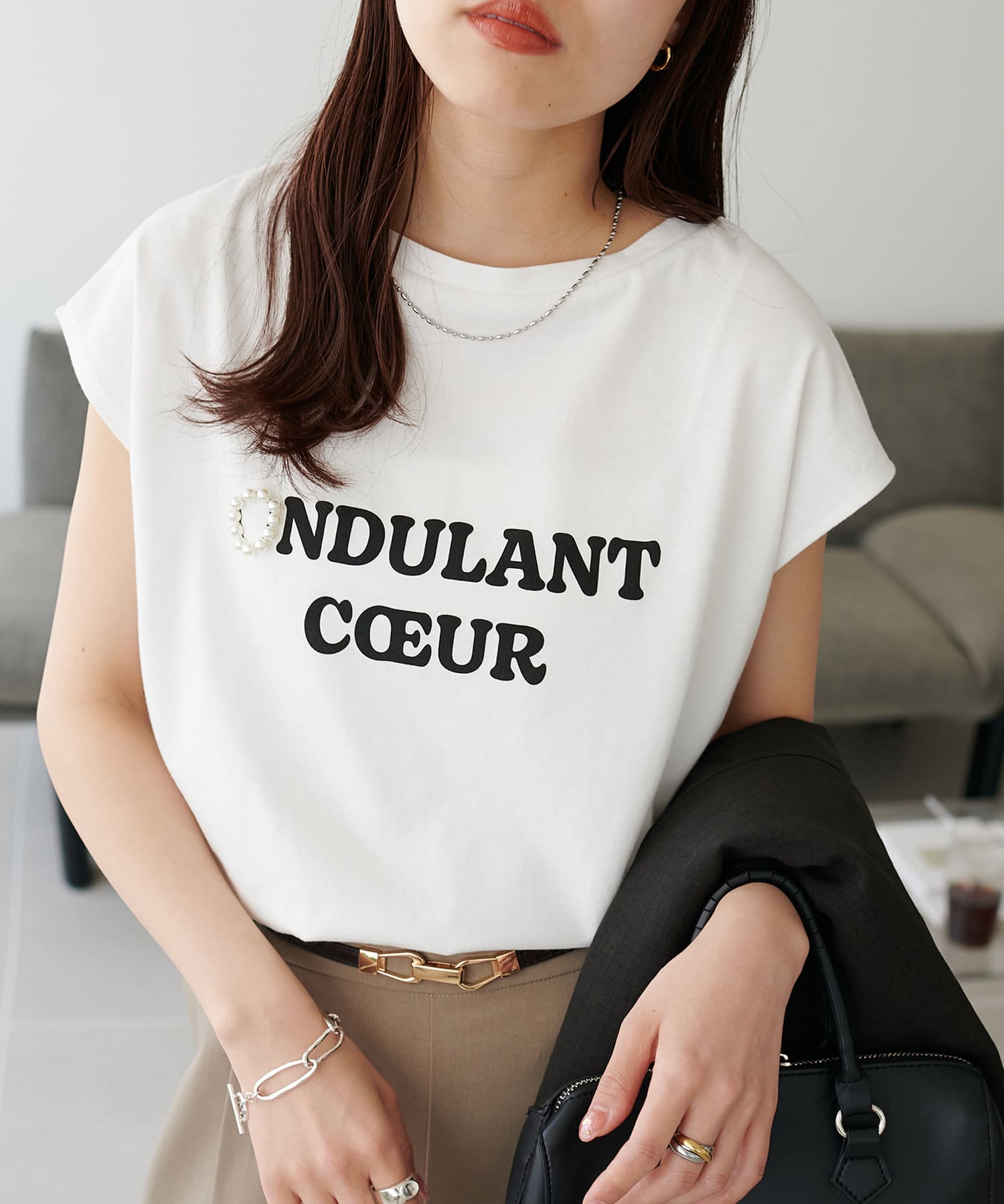 DISCOAT ONLINE LIMITED ITEMパールでさりげないおしゃれ、大人の女性らしさを演出できるTシャツ♪●デザイン一枚で着てもサマになるシンプルなデザインは、様々なボトムスと合わせやす