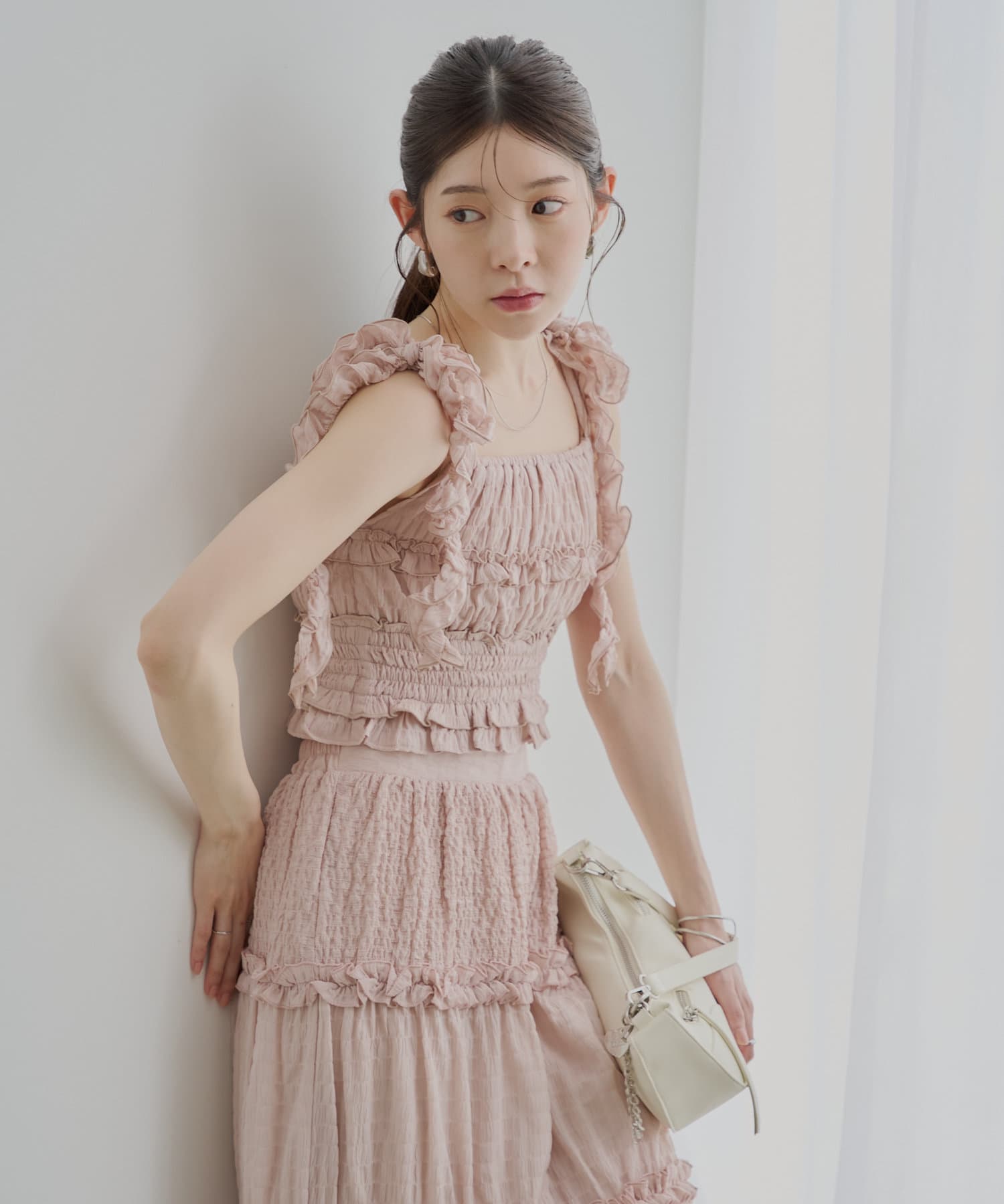 軽やかな着心地と女性らしいシルエットが魅力のシャーリングタンク+シャーリングフレアスカート※新色・ブルーその他２、ブルーその他５▶商品ポイント・上品な光沢感と肌触りの良いしっかりとした生地で、大人の女