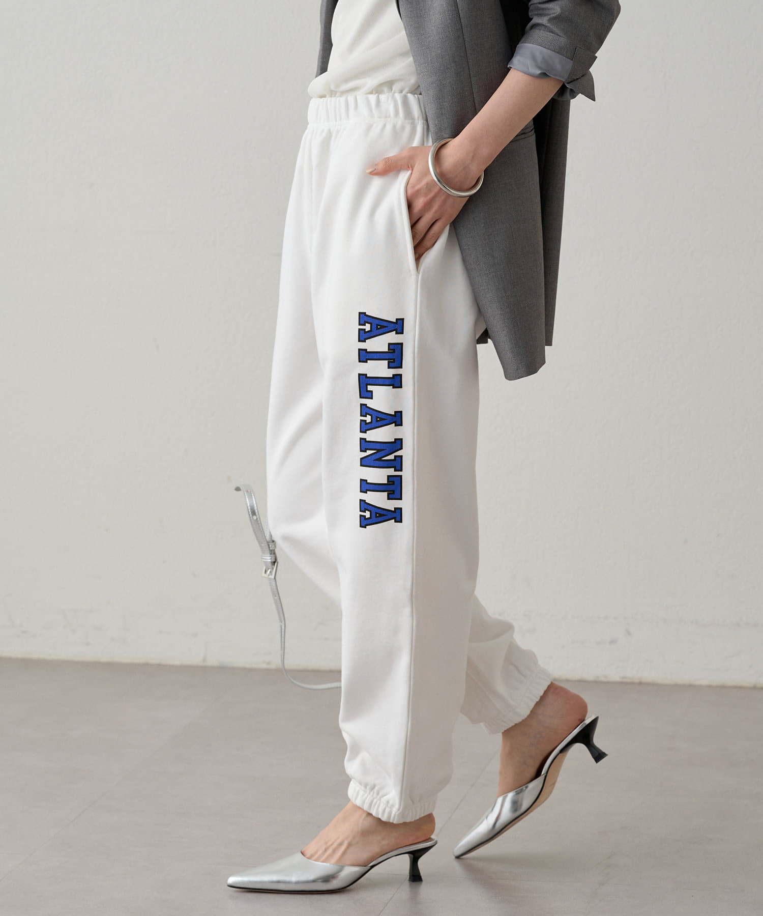新品　アイボリー　loungedress ラウンジドレス　ロゴスウェットパンツ 新品 アイボリー loungedress ラウンジドレス ロゴスウェット