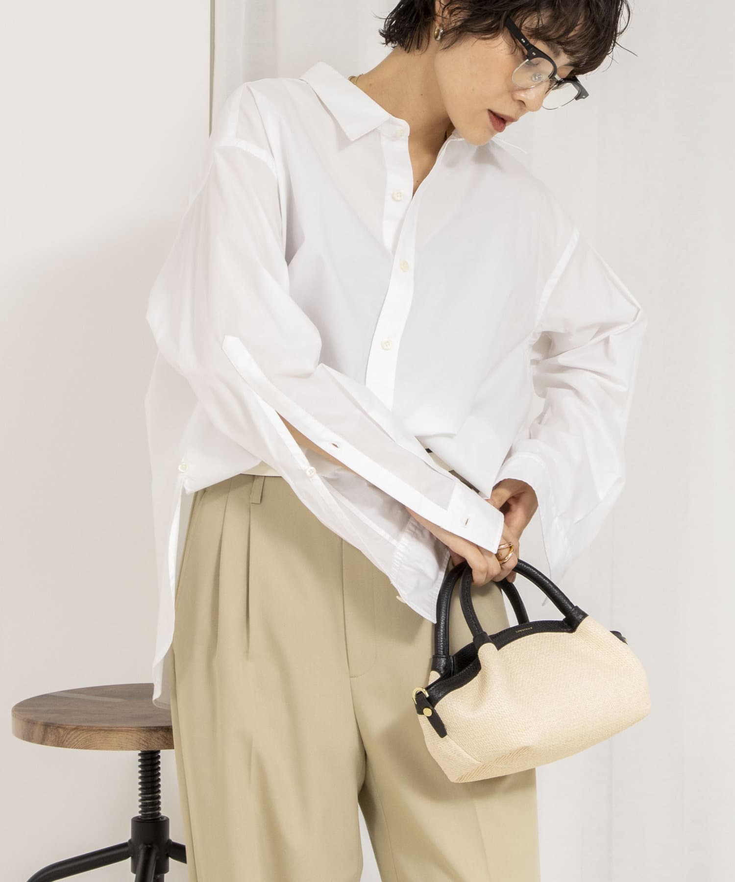 ◇25SS◇Rie Miller◆Point・シンプルで様々なコーディネートに活躍するレギュラーカラーシャツ・カシュクール風や、両脇の釦に留め襟を抜いて着用したりと、着こなしアレンジが可能・爽やかなカ