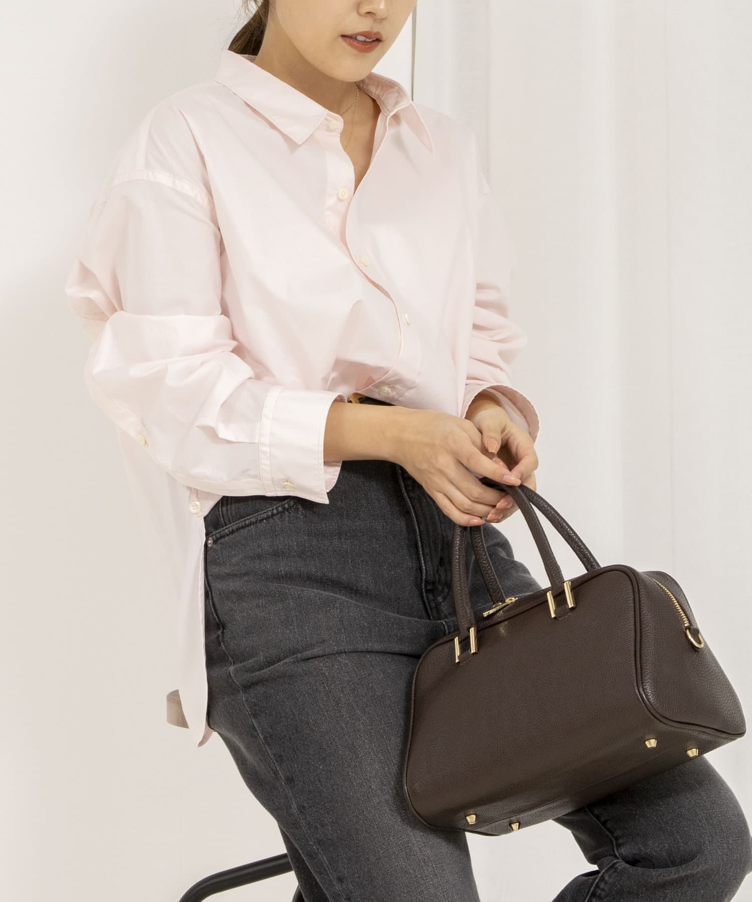 ◇25SS◇Rie Miller◆Point・シンプルで様々なコーディネートに活躍するレギュラーカラーシャツ・カシュクール風や、両脇の釦に留め襟を抜いて着用したりと、着こなしアレンジが可能・爽やかなカ