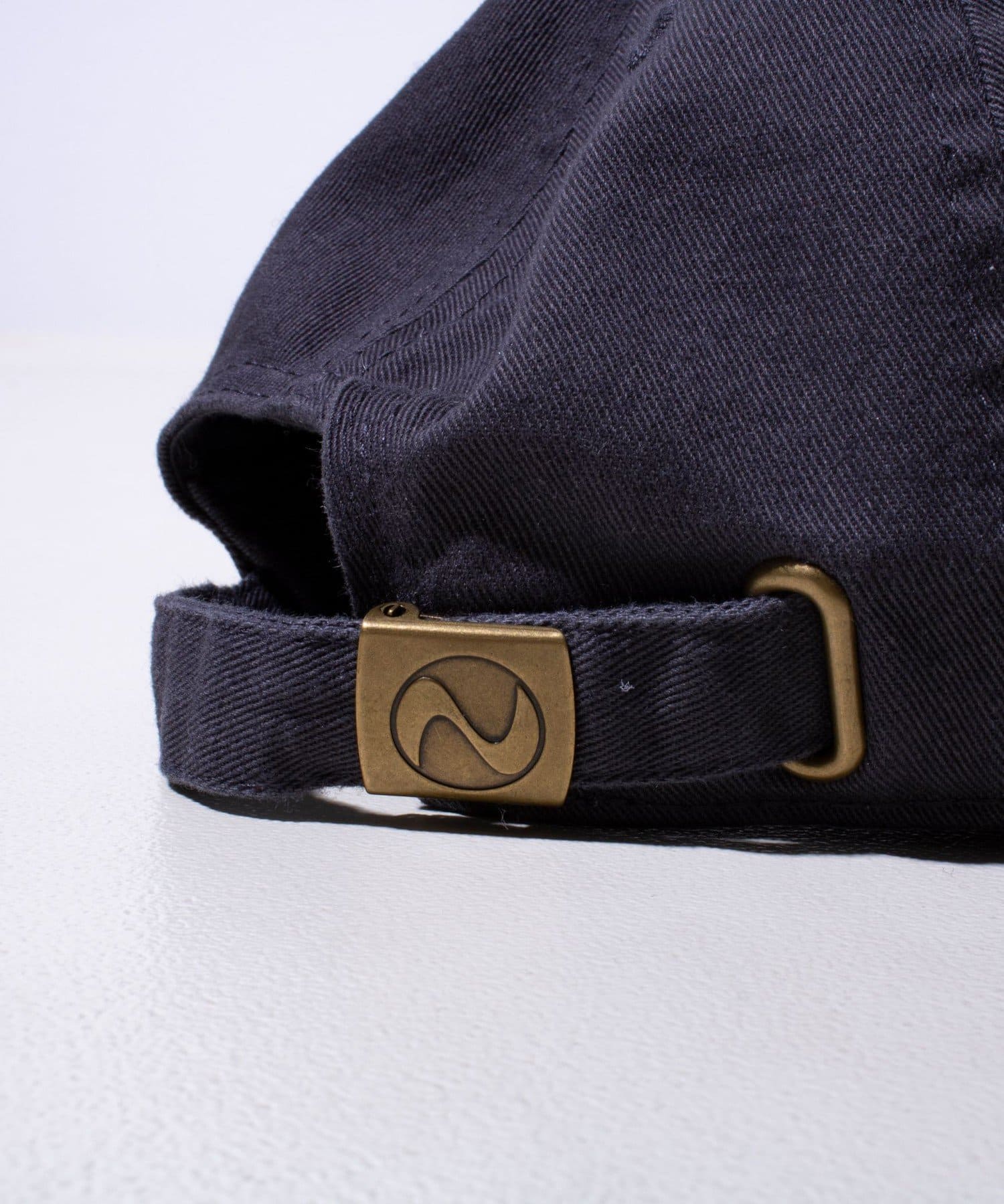 FREDY & GLOSTER(フレディ アンド グロスター) 【GLOSTER】×【E.T.】刺繍 6パネル ローキャップ CAP