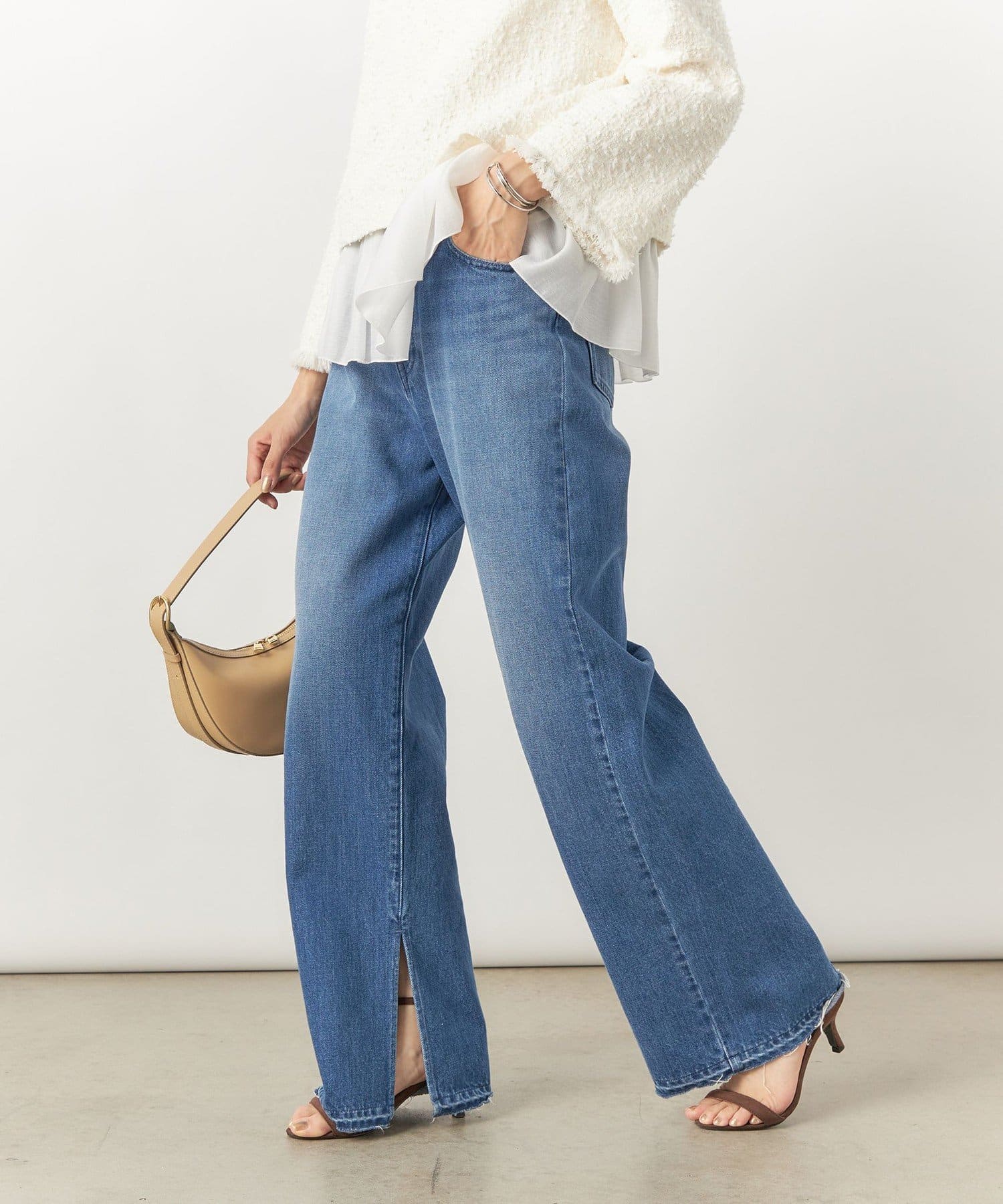◇25SS◇Rie Miller【RM denim】◆Point・裾内側に入れた深めのスリットがポイントのデニムパンツ・スリットが広がりフレア感の出るシルエット・スタイルアップが叶うハイウエストデザイ
