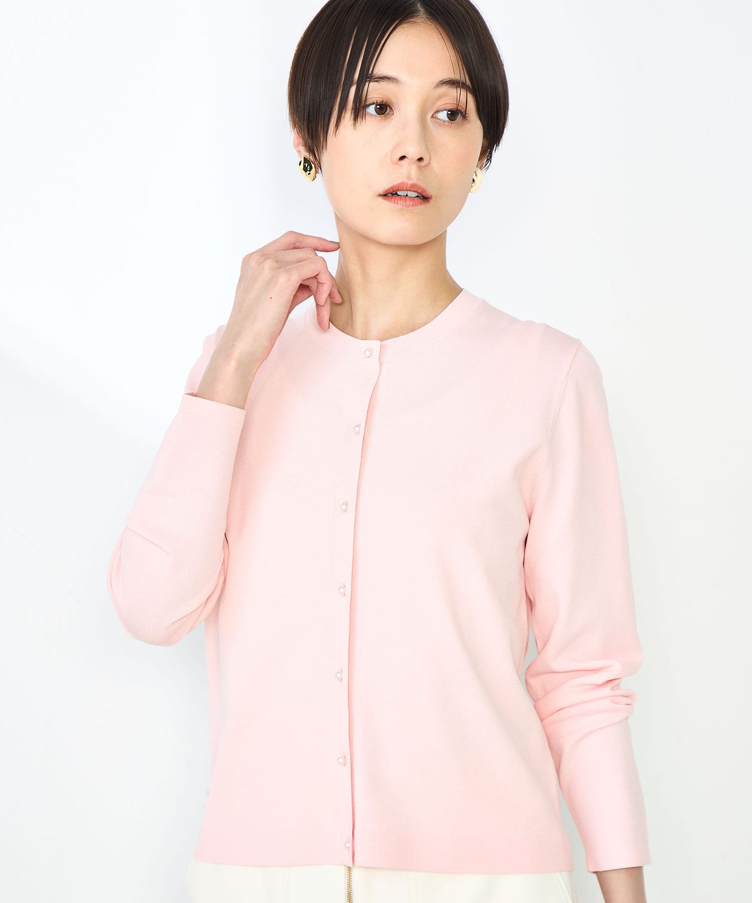 ◇25SS◇NOLLEY'S sophi◆Point・小さめパール釦が上品なクルーネックカーディガン・接触冷感、UVカット、W＆W性（Wash＆Wear：洗ってそのままでもシワや縮みが少ない