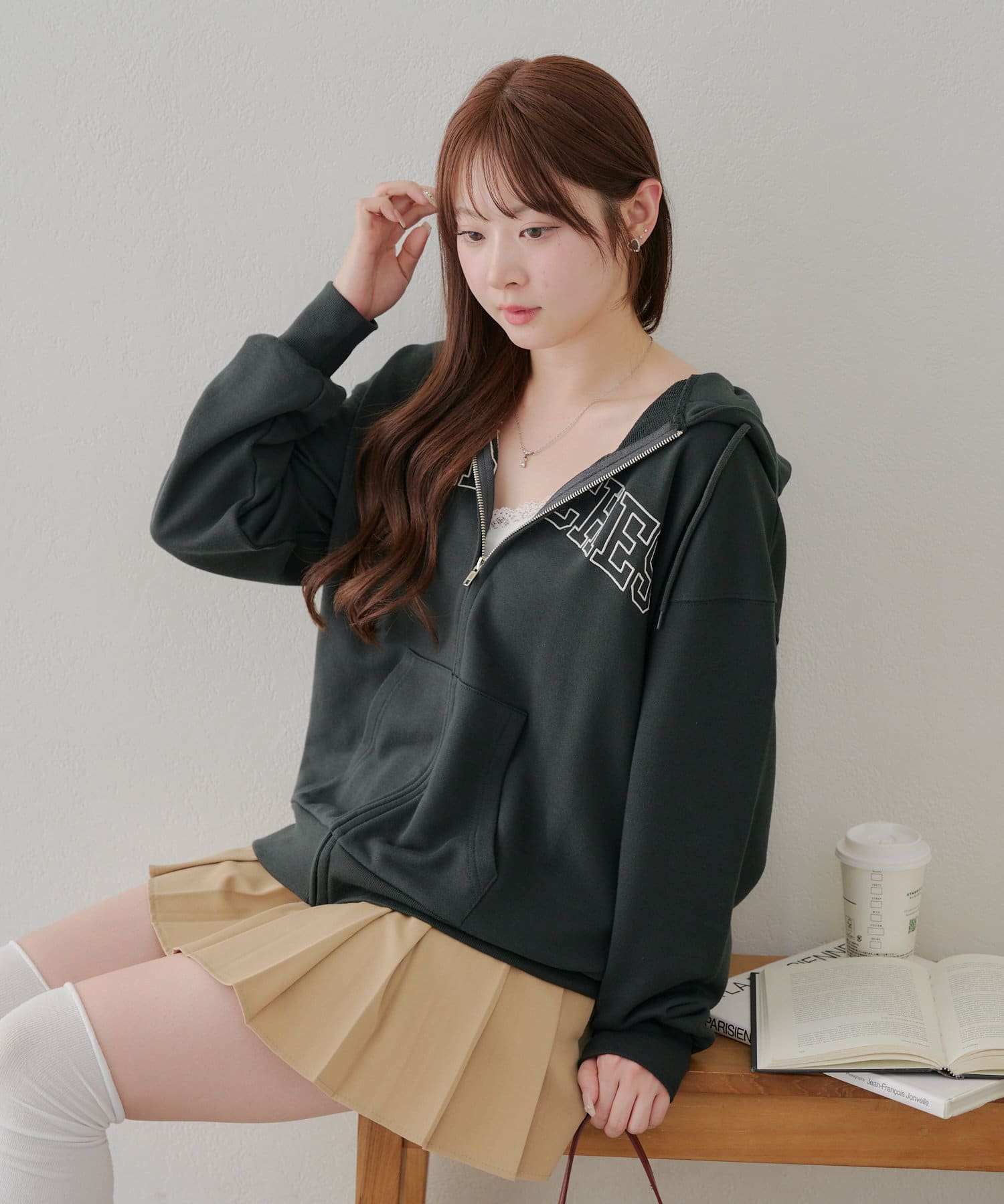 NICE CLAUP / OLIVE des OLIVE OUTLET(ナイスクラップ  / オリーブ デ オリーブ アウトレット) 【RMAF】【MARCHES】ロゴ刺繍ZIPUPパーカー