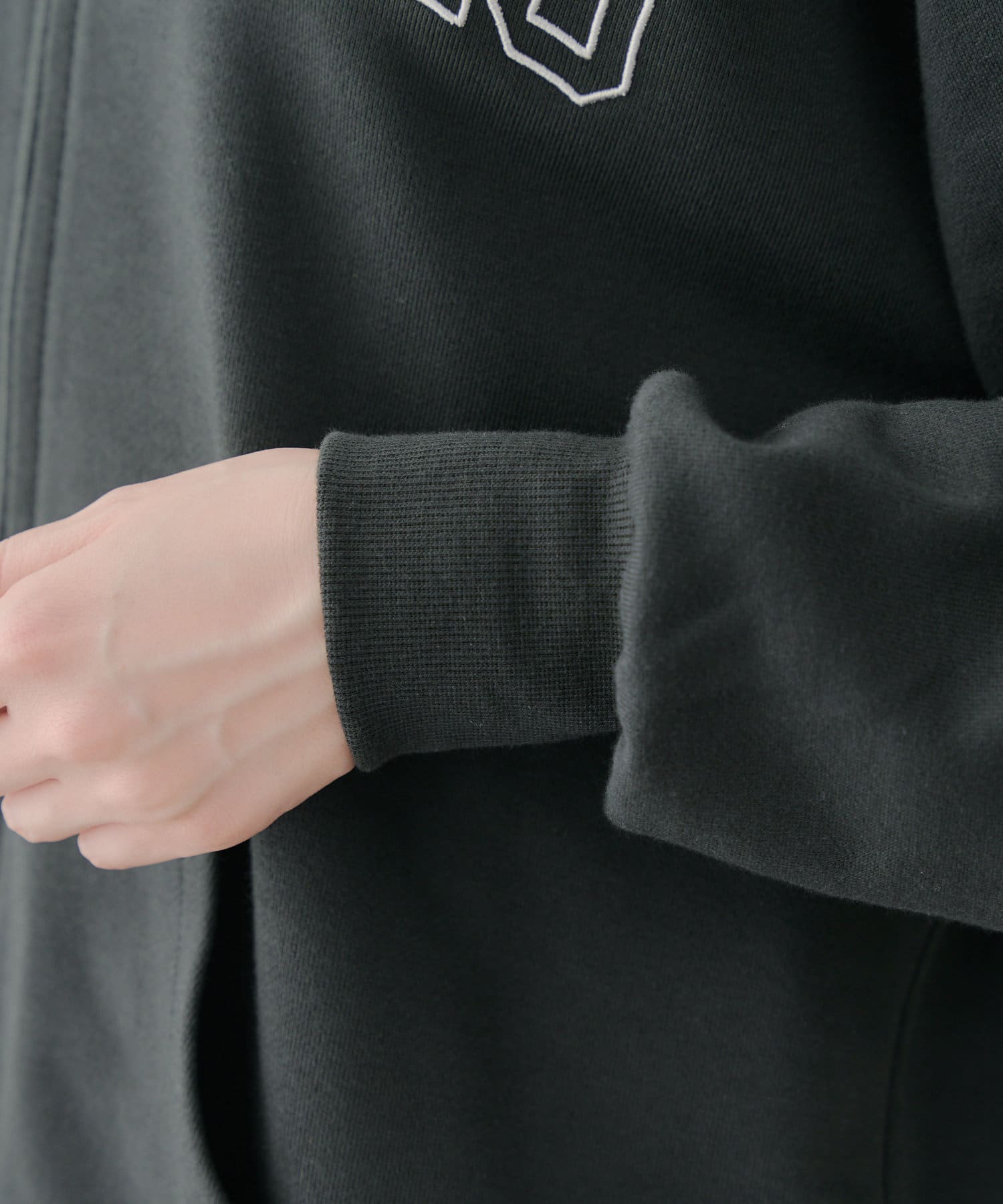 NICE CLAUP / OLIVE des OLIVE OUTLET(ナイスクラップ  / オリーブ デ オリーブ アウトレット) 【RMAF】【MARCHES】ロゴ刺繍ZIPUPパーカー
