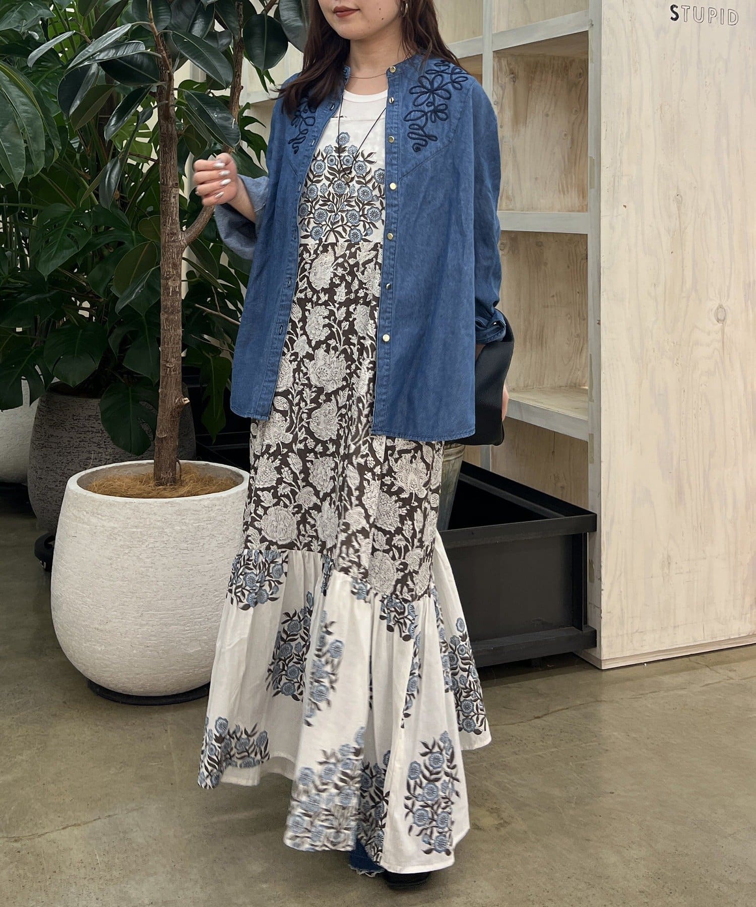 NICE CLAUP / OLIVE des OLIVE OUTLET(ナイスクラップ  / オリーブ デ オリーブ アウトレット) 【RMAF】バンドカラーコード刺繍シャツ