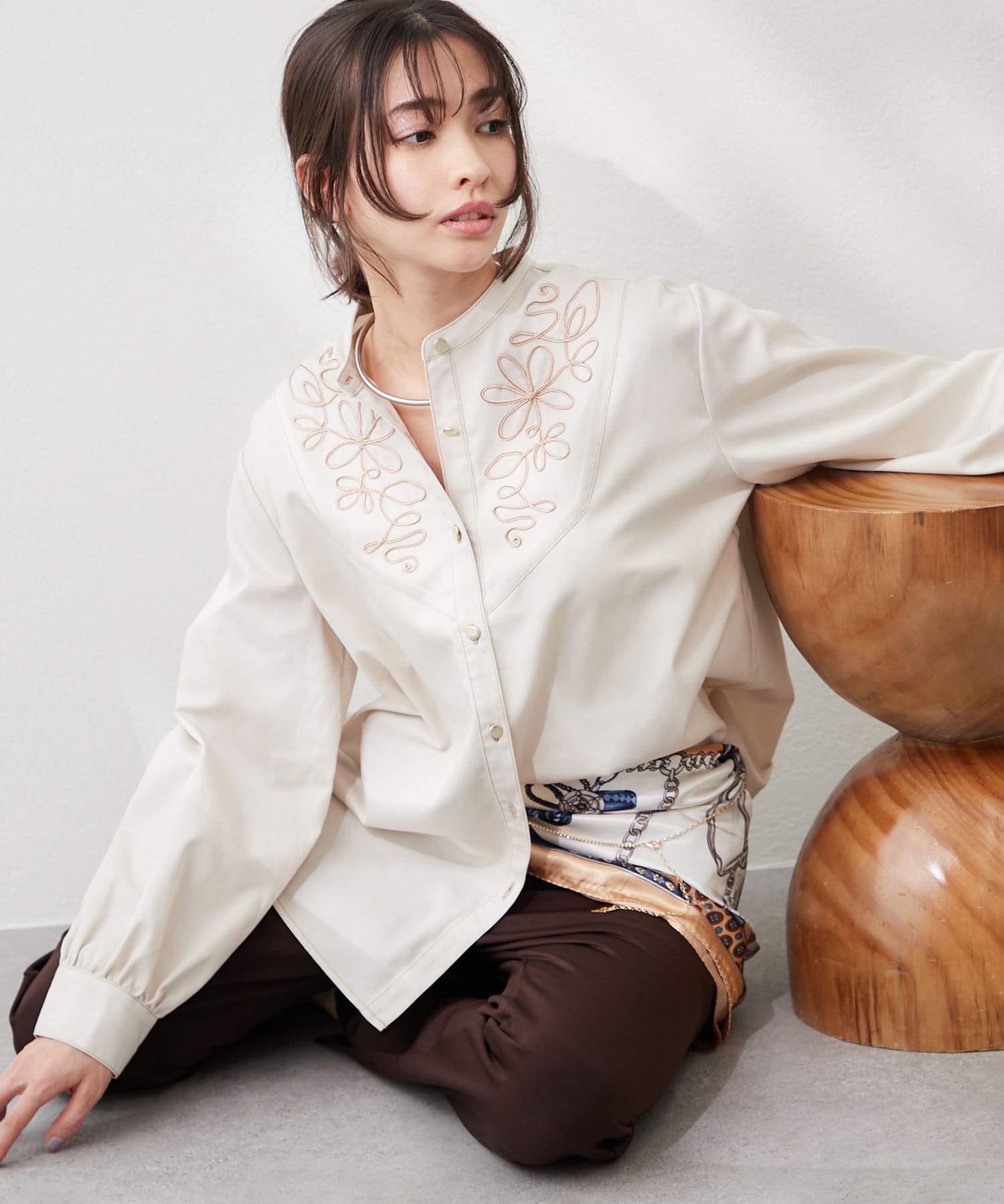 Remind me and forever(リマインドミーアンドフォーエバー) 【WEB先行予約】バンドカラーコード刺繍シャツ