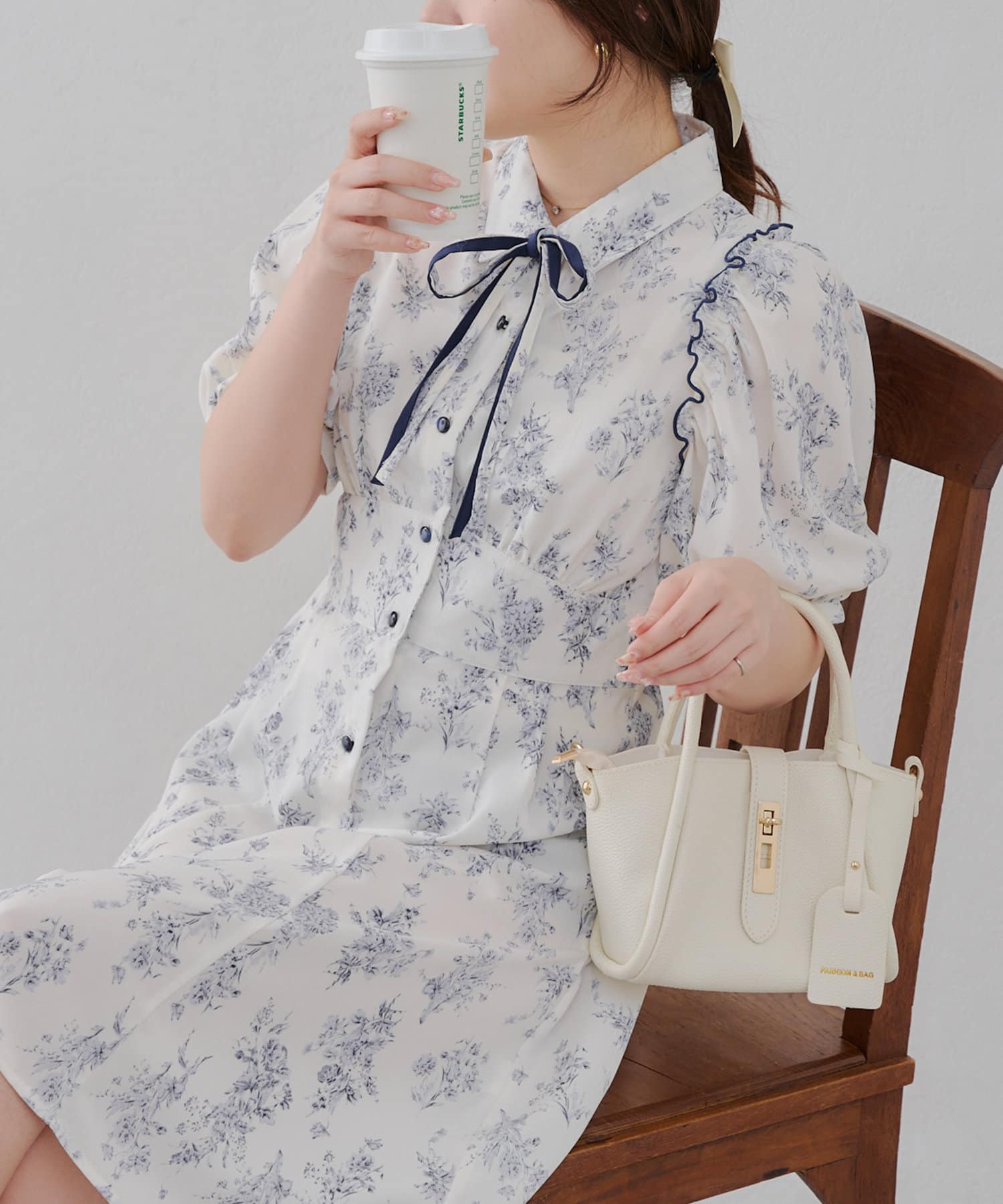 丈の長さを選べるワンピース♪■Design・丈の長さのみ違うワンピース。ロング丈とショート丈をご用意しました。・フリルとリボンでガーリーな印象に♪・ふわっと広がるAラインのワンピースなので、体型カバー