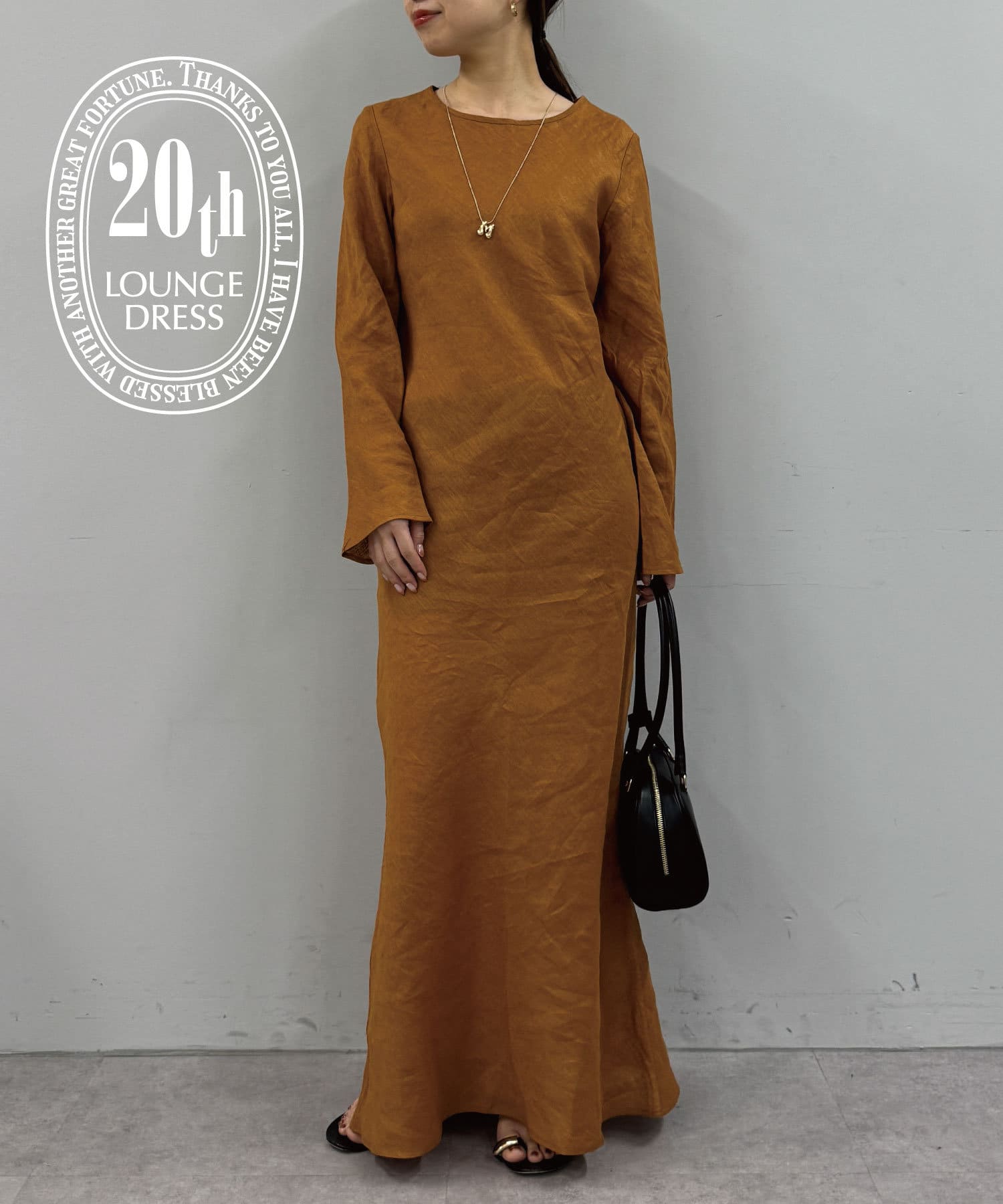 【LOUNGEDRESS20周年記念アイテム】女性らしいラインが魅力的なリネンのワンピース■デザインスタイルが良く見えるラインにこだわったリネン素材のワンピース。女性らしい雰囲気と、リネン素材の風合い