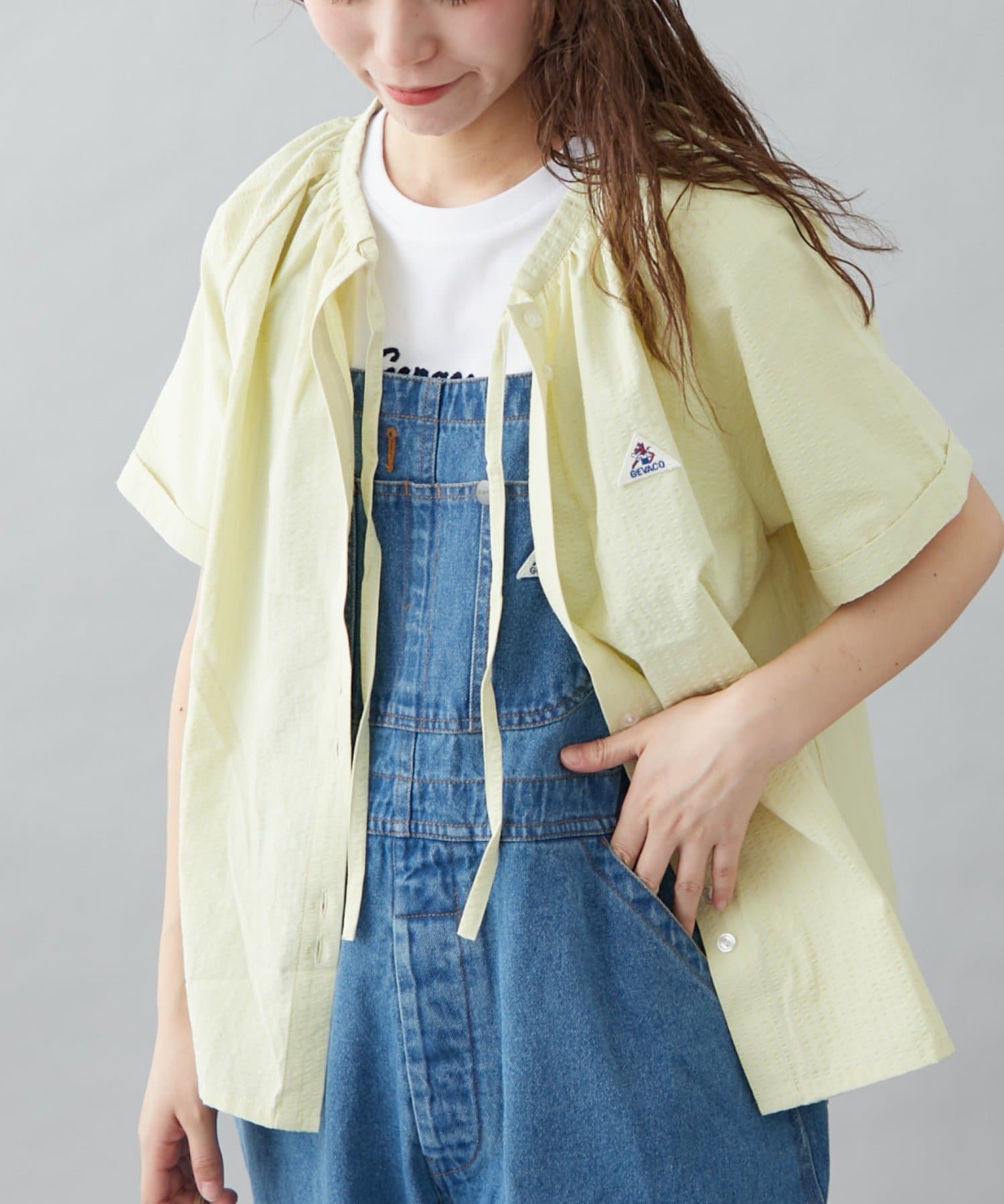汗ばむ季節にもおすすめ♩ボウタイデザインがかわいい"大人ブラウス"■デザインぽこぽことした立体感ある素材が涼しげな印象に。首元のボウタイは、垂らしても結んでもおしゃれな雰囲気を楽し
