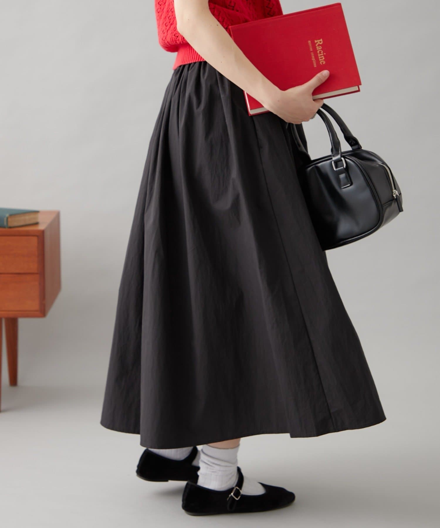 ふわっとしたボリューム感が魅力♡"楽ちん×かわいい"が叶うロングスカート■デザインシンプルなデザインなのに、存在感ある1枚。歩くたびにふわっと広がるシルエットが女性らしさをプラスし