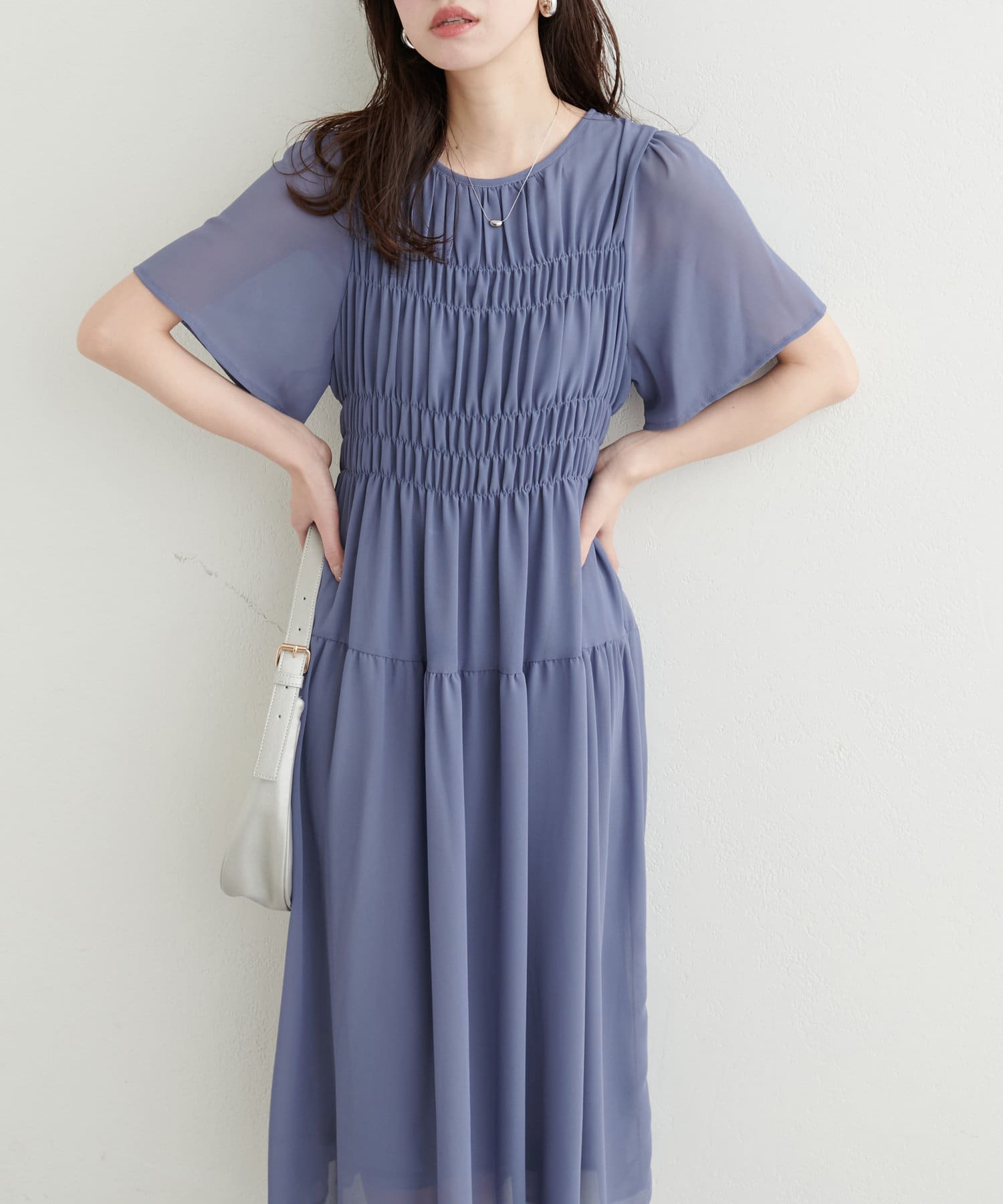 【2025SS natural couture】たっぷりシャーリングのフレアスリーブワンピ■Design見頃部分にたっぷりシャーリングの入ったワンピース。見頃部分のシャーリングと裾にむかってフワッと広