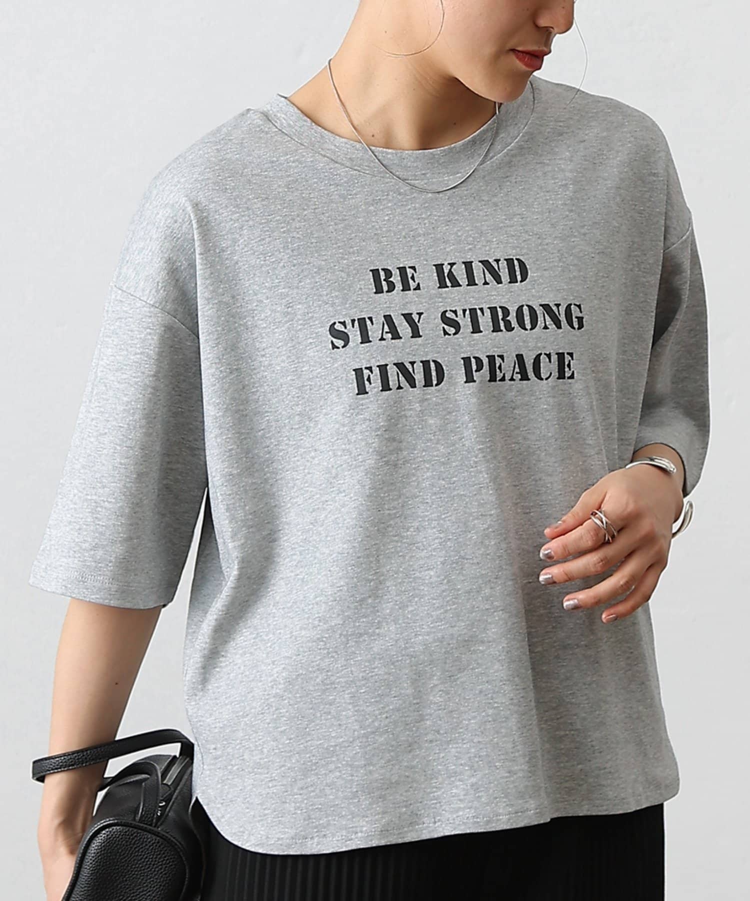COLONY 2139(コロニー トゥーワンスリーナイン) スマートラウンド半袖ロゴTシャツBEKIND