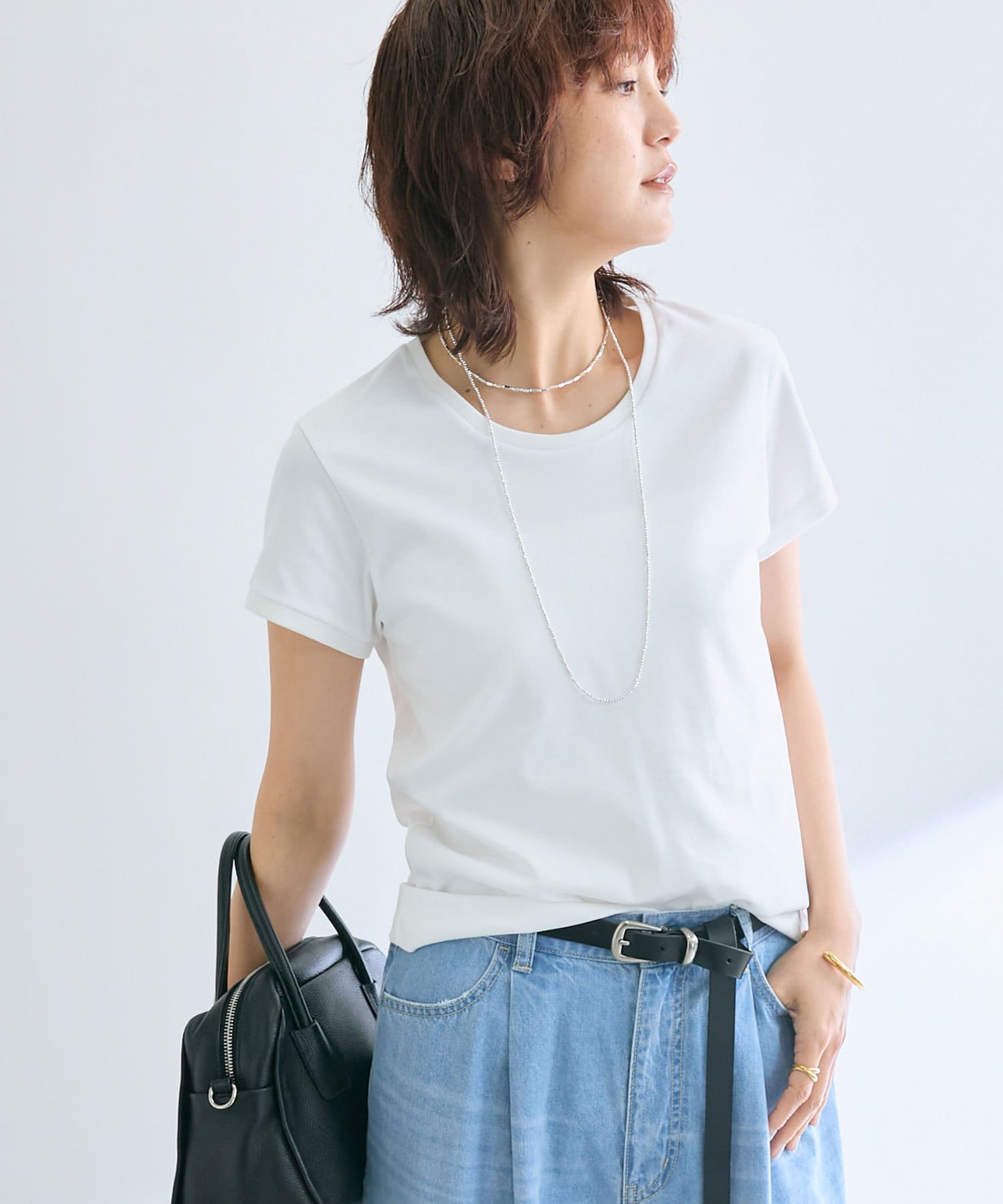 接触冷感、紫外線防止機能付き●デザインコンパクトな印象のシンプルTシャツ。首、袖の切替部分に入れた、本体と若干異なるカラーがこなれ感抜群。詰まりすぎないクルーネックラインや小さめの半袖がすっきりとして