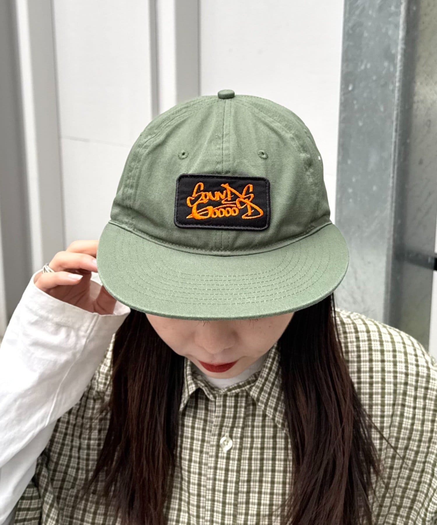 ストリート感と上品さを兼ね備えた、こだわりのキャップ■デザインカジュアルコーデに欠かせないジェットキャップが登場。フロント部分のワッペンロゴが、コーデのアクセントにぴったりです！後ろのベルトでサイズ調