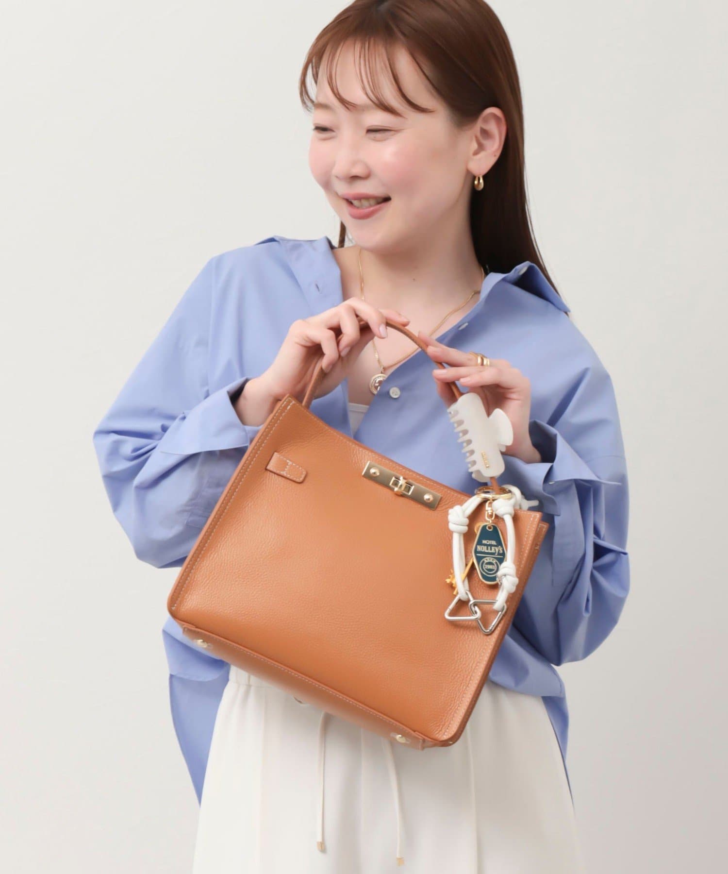 NOLLEY'S【WEB STAFF守屋☆別注アイテム】◆Point・【WEB STAFF守屋☆別注アイテム】のひねり金具付きワンハンドルバッグ。キャメルカラーを別注。・持ち手部分は、丸みが