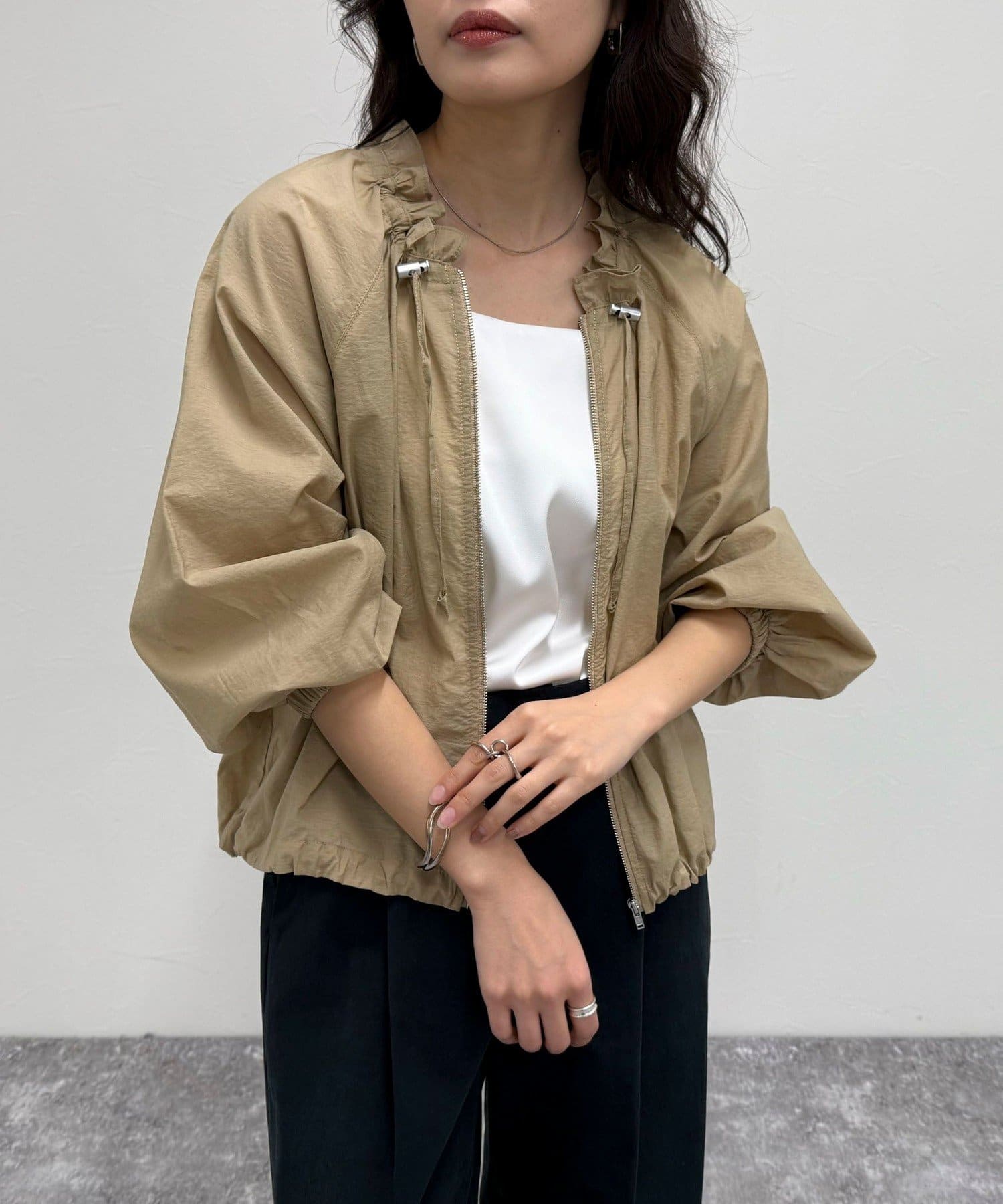 ◇fredy emue◇【2025 SS】大人可愛い着こなしが叶うシアーフリルカラーZIPブルゾン●point・衿のフリルデザインがポイントのライトブルゾンです・トレンド感のあるフリルデザインが大人可
