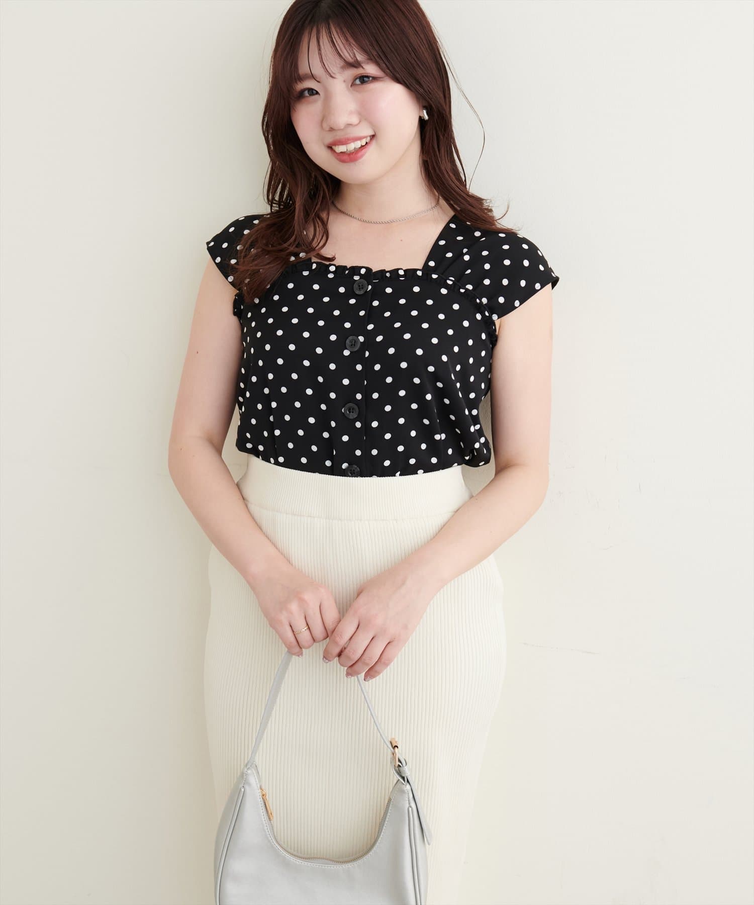 【2025SS natural couture】インフルエンサー　かなみ（@canami__n）企画夏らしいガーリーなブラウス♪■Design　ガーリーなシルエットに前ボタンのデザインがレトロなムード
