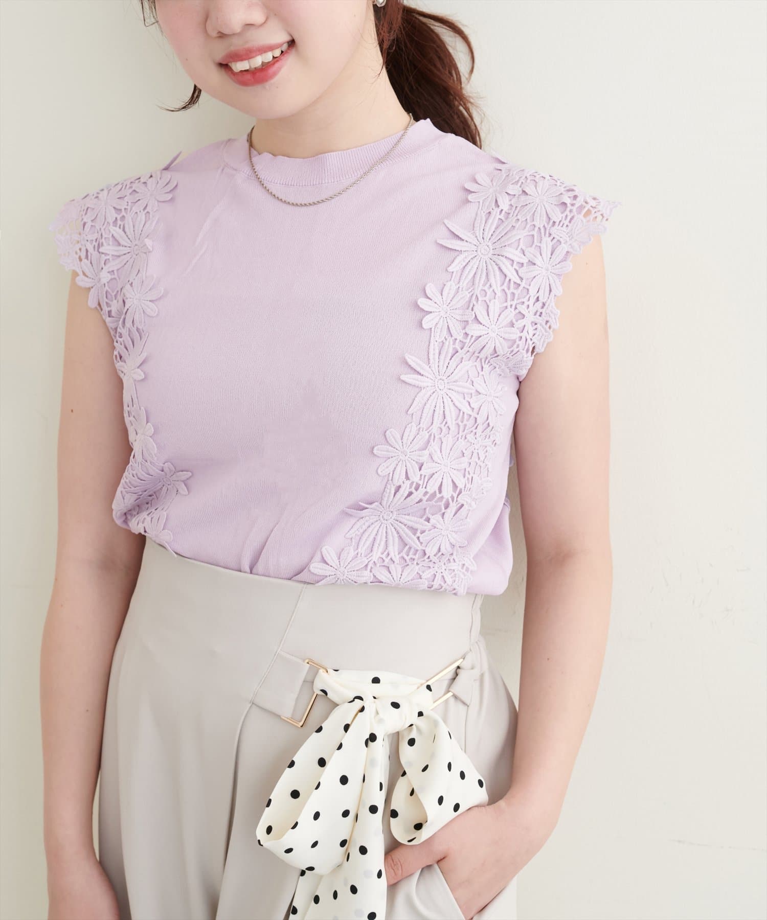 【2025SS natural couture】インフルエンサー　かなみ（＠canami__n）考案夏のデートにピッタリな優しく女性らしいニット。■Design　着回し力のある同色レースで甘さを抑えつ