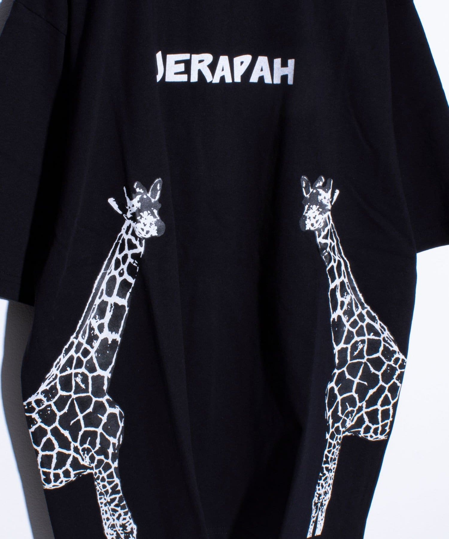 FREDY & GLOSTER(フレディ アンド グロスター) 【FREDYMAC】JERAPAH オリジナルボディ プリントTシャツ
