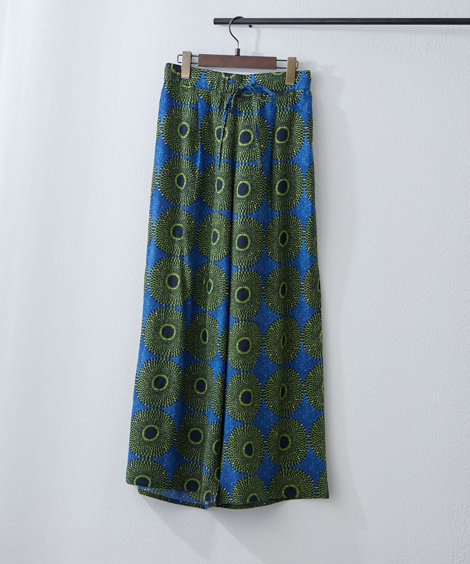 NICE CLAUP / OLIVE des OLIVE OUTLET(ナイスクラップ  / オリーブ デ オリーブ アウトレット) 【NAO】プリントワイドパンツ