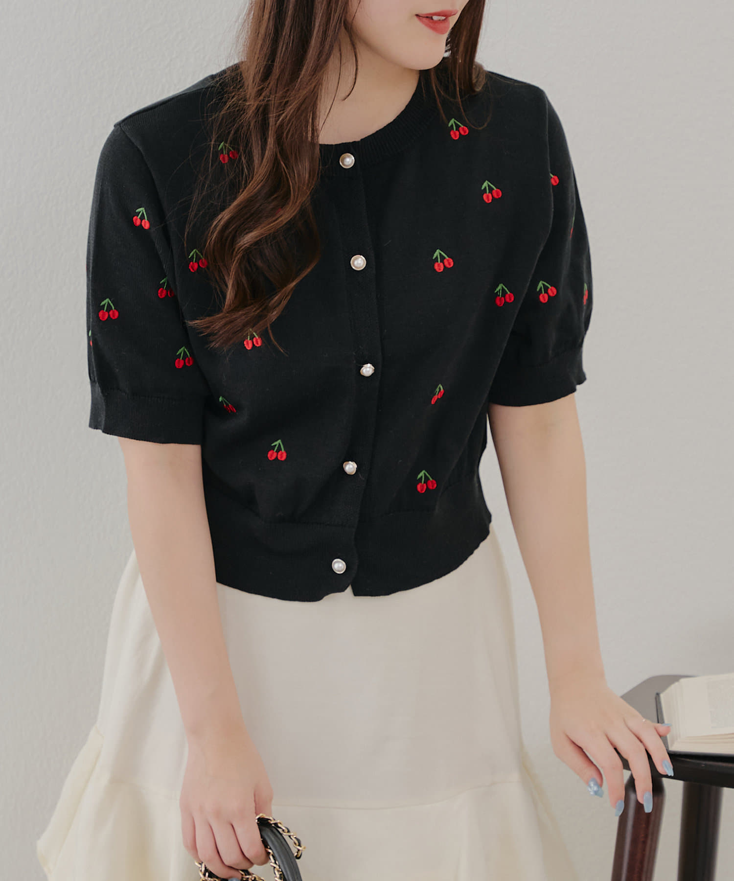 NICE CLAUP / OLIVE des OLIVE OUTLET(ナイスクラップ  / オリーブ デ オリーブ アウトレット) 【RMAF】【ガーリーコーデにおすすめ】チェリー刺しゅうカーディガン