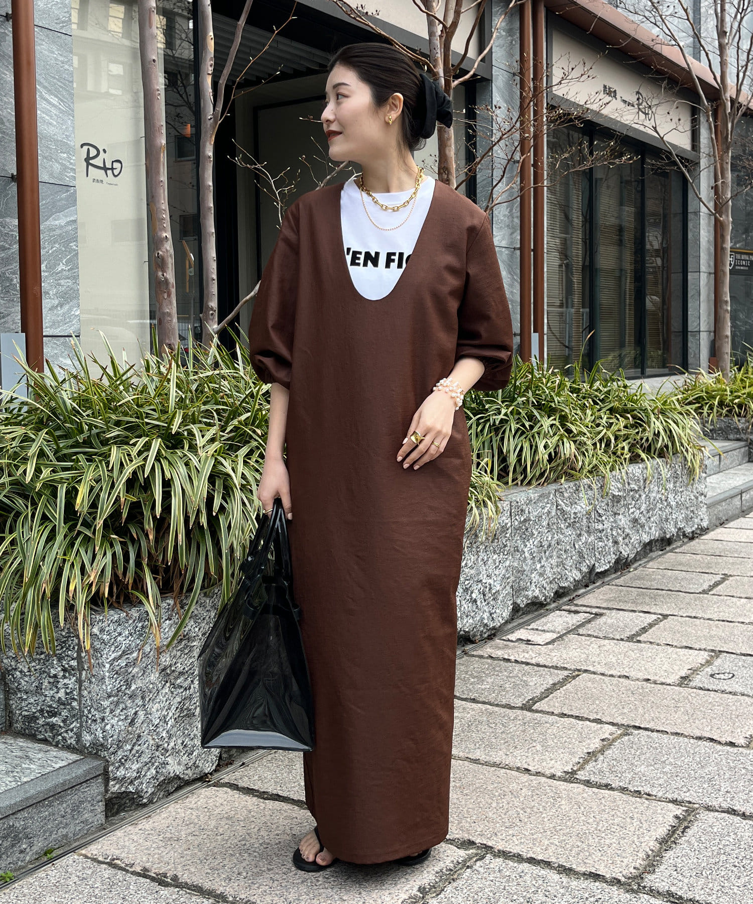 ■2025 SPRING & SUMMER ITEM■インフルエンサー こっちの監修アイテム！＼こっちコメント／さらっとした涼しげなリネンライク素材を使用した、Uネックワンピース。深めのUネッ