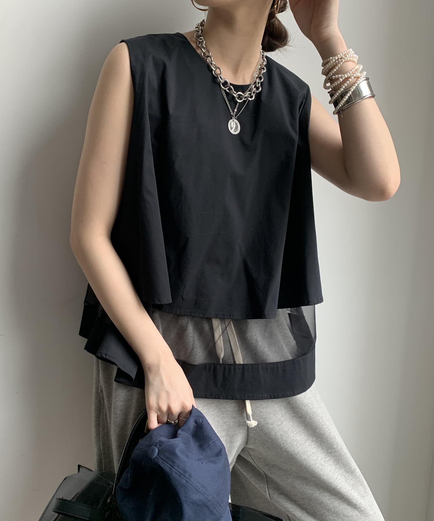 ■2025 SPRING & SUMMER ITEM■WEB限定！シアー感がトレンドライクの切替タンクブラウスレイヤード風の裾切り替えがポイントのタンクトップブラウス。春夏のシーズンムード漂う