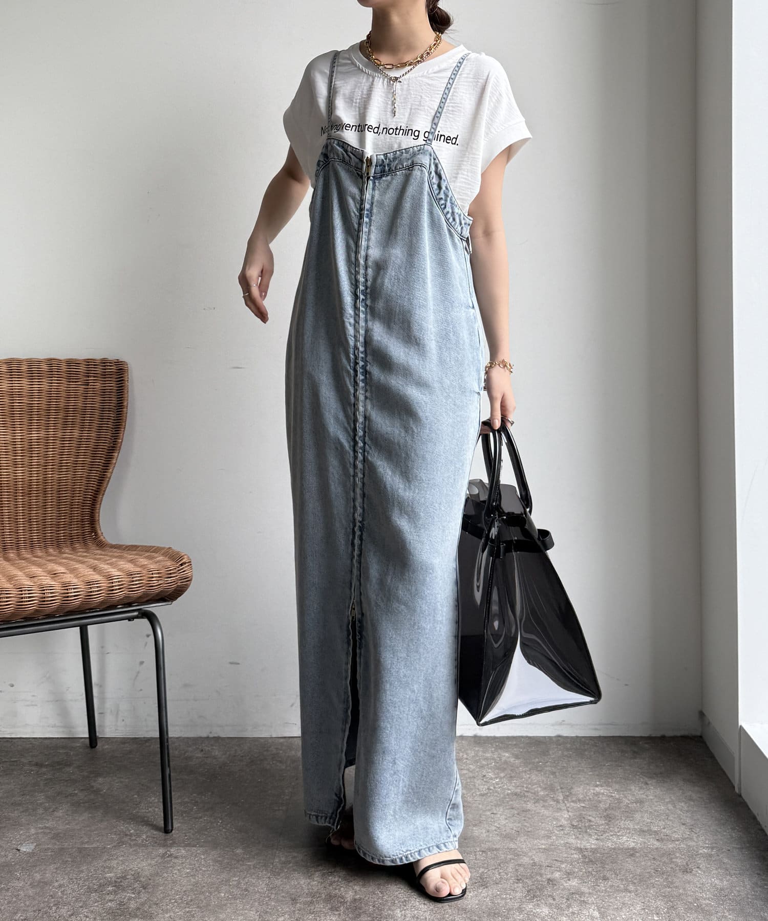 新品 DOUDOU バックボタンジョーゼットロゴTEE ホワイト DouDou（ドゥドゥ）の「バックボタンジョーゼットロゴTEE（T