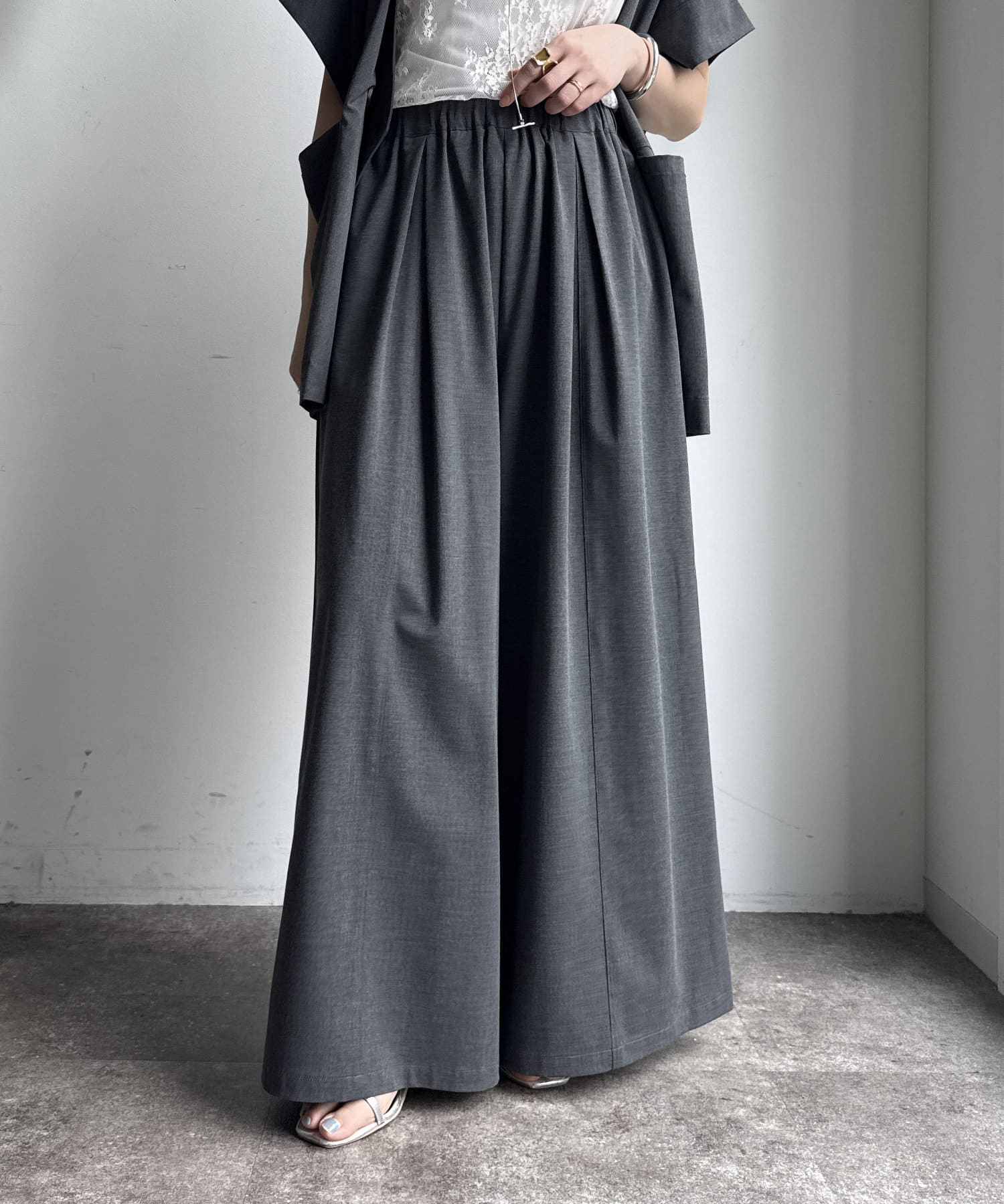 ■2025 SPRING & SUMMER ITEM■WEB限定!イージーに快適に過ごせるワイドパンツ！フロントに大きくとったツータックが綺麗なシルエットを作り出しているワイドシルエットパンツ