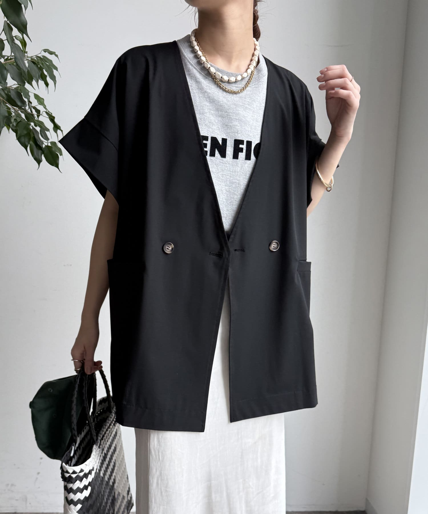 ■2025 SPRING & SUMMER ITEM■WEB限定!すっきりとした印象を与えるノーカラージャケット！ワイドシルエットでノーカラーの半袖ダブルジャケットはヒップラインもカバーできる