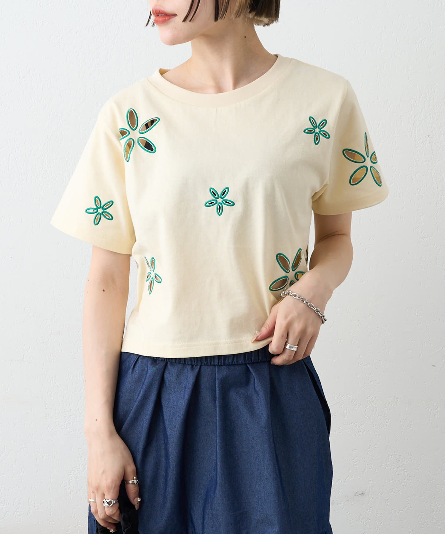 w closet(ダブルクローゼット) フラワーアイレットTシャツ