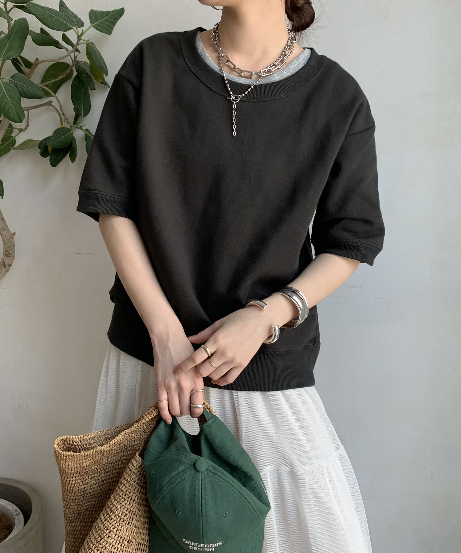 ■2025 SPRING & SUMMER ITEM■首元の刺繡がかわいい！半袖裏毛スウエットトレンドのスウェットが半袖になって登場しました！いつものTシャツスタイルの代わりにするだけで、違っ